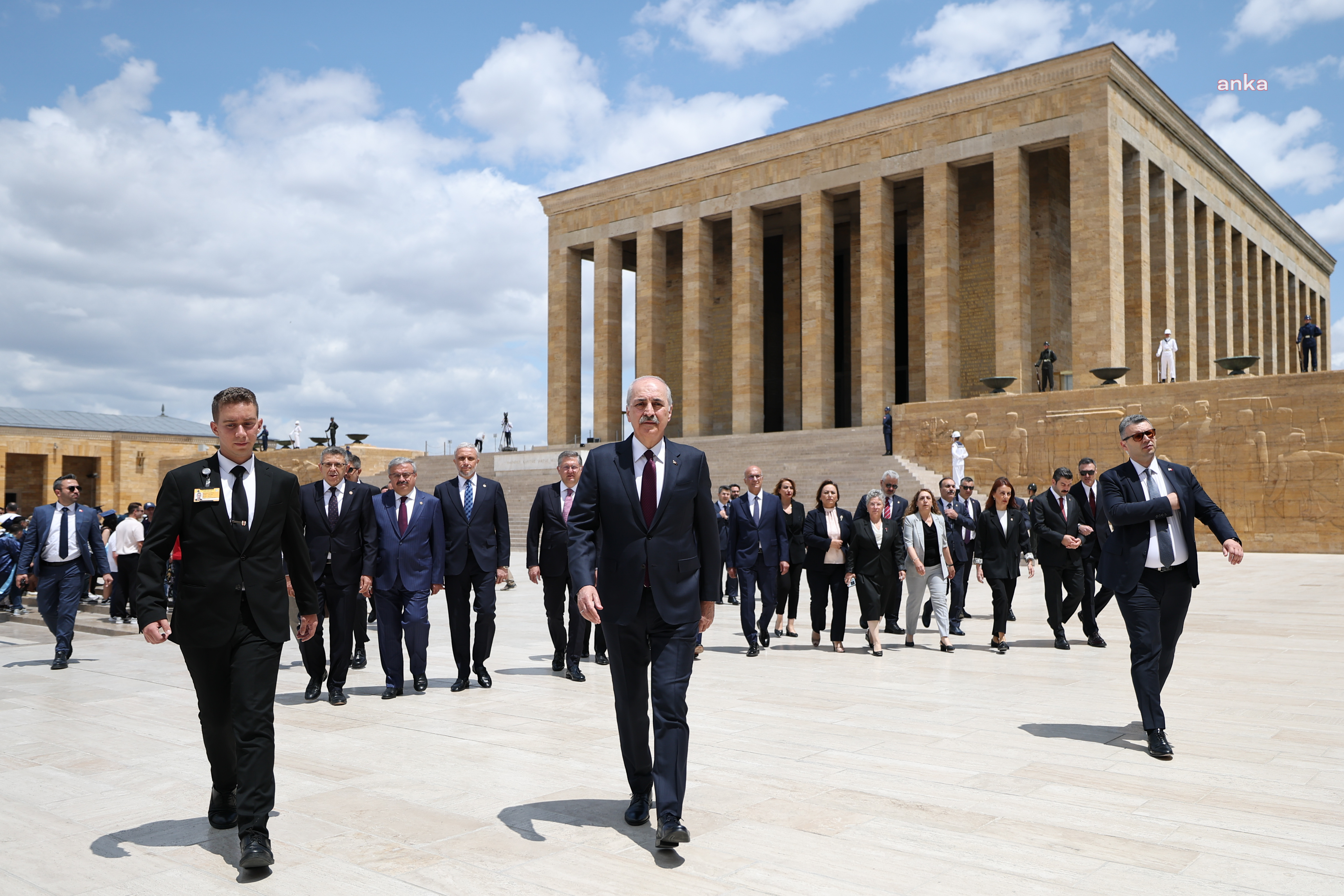 TBMM Başkanı Kurtulmuş ve Başkanlık Divanı üyelerinden Anıtkabir’e ziyaret