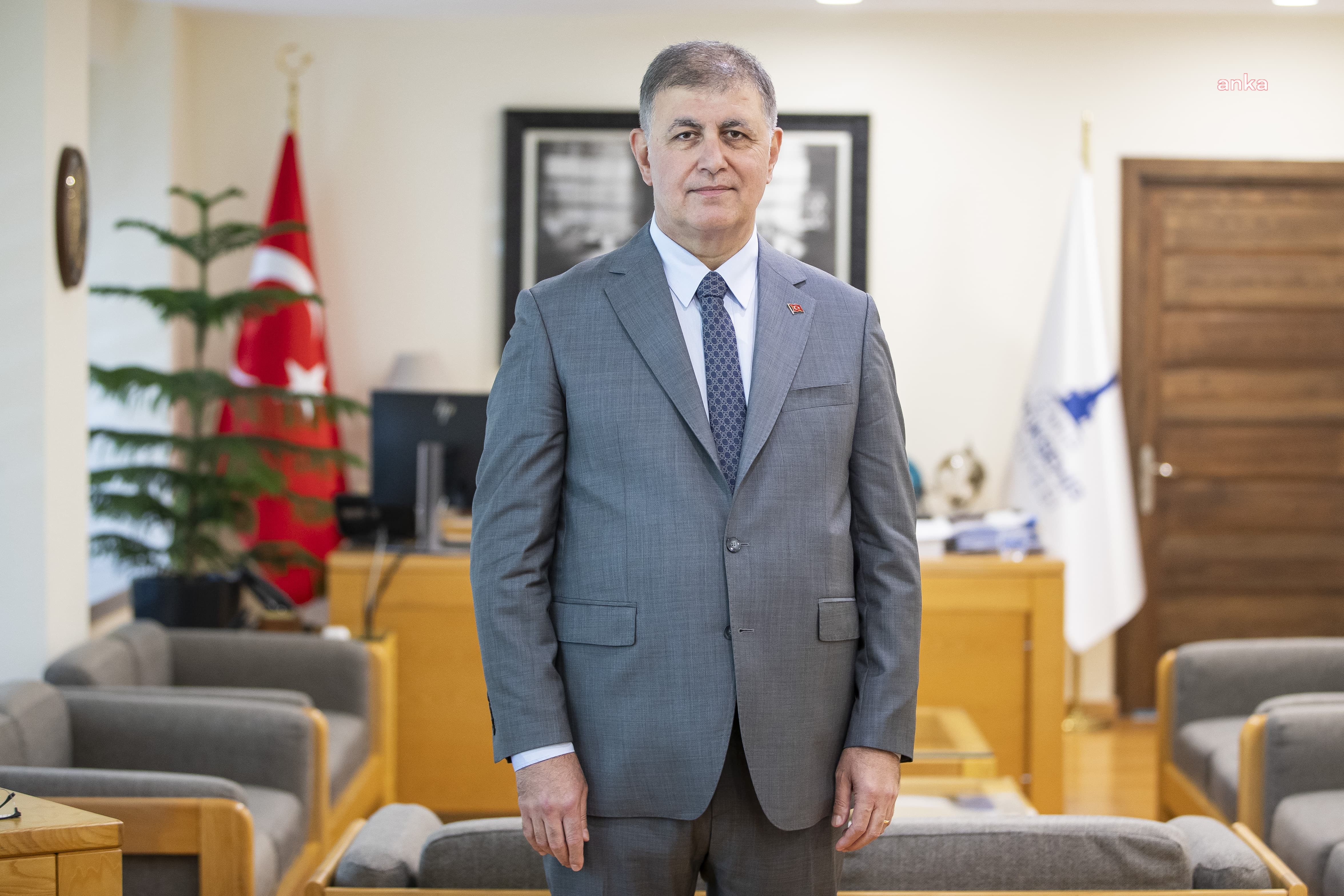 İzmir Büyükşehir Belediye Başkanı Tugay'dan toplu işten çıkarma açıklaması: “Belediye bütçesi bu yükü kaldıramaz”