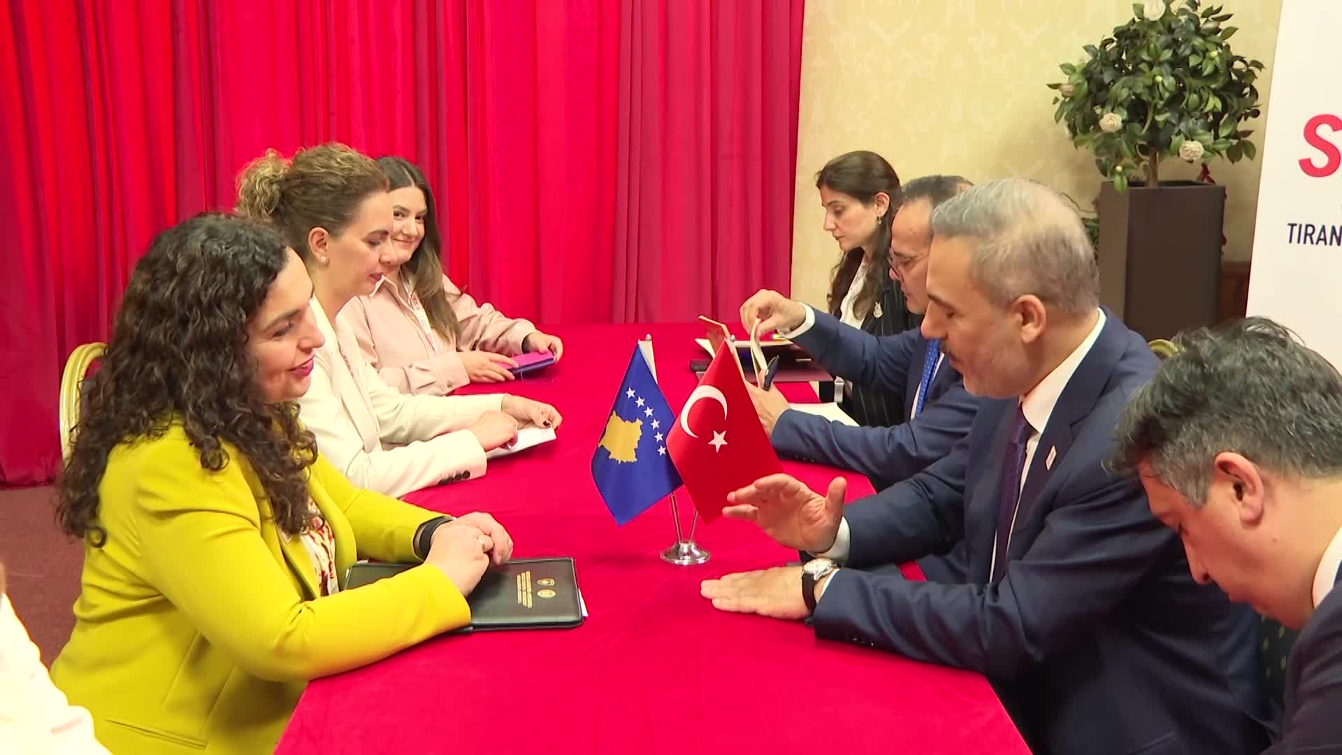 Dışişleri Bakanı Fidan GDAÜ zirvesi'ne katıldı, Kosova Cumhurbaşkanı ile görüştü