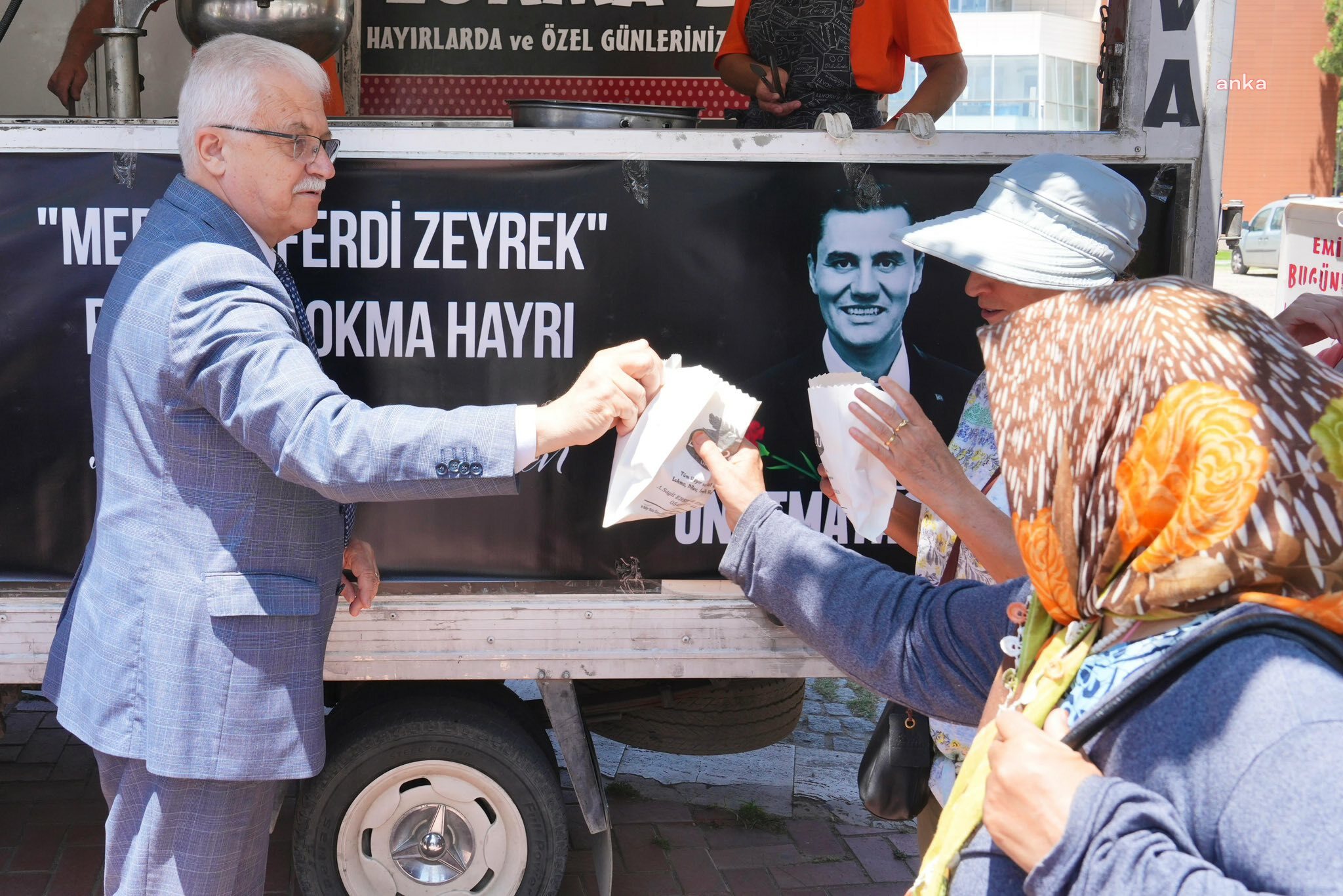 Burhaniye Belediyesi, Ferdi Zeyrek için lokma hayrı düzenledi