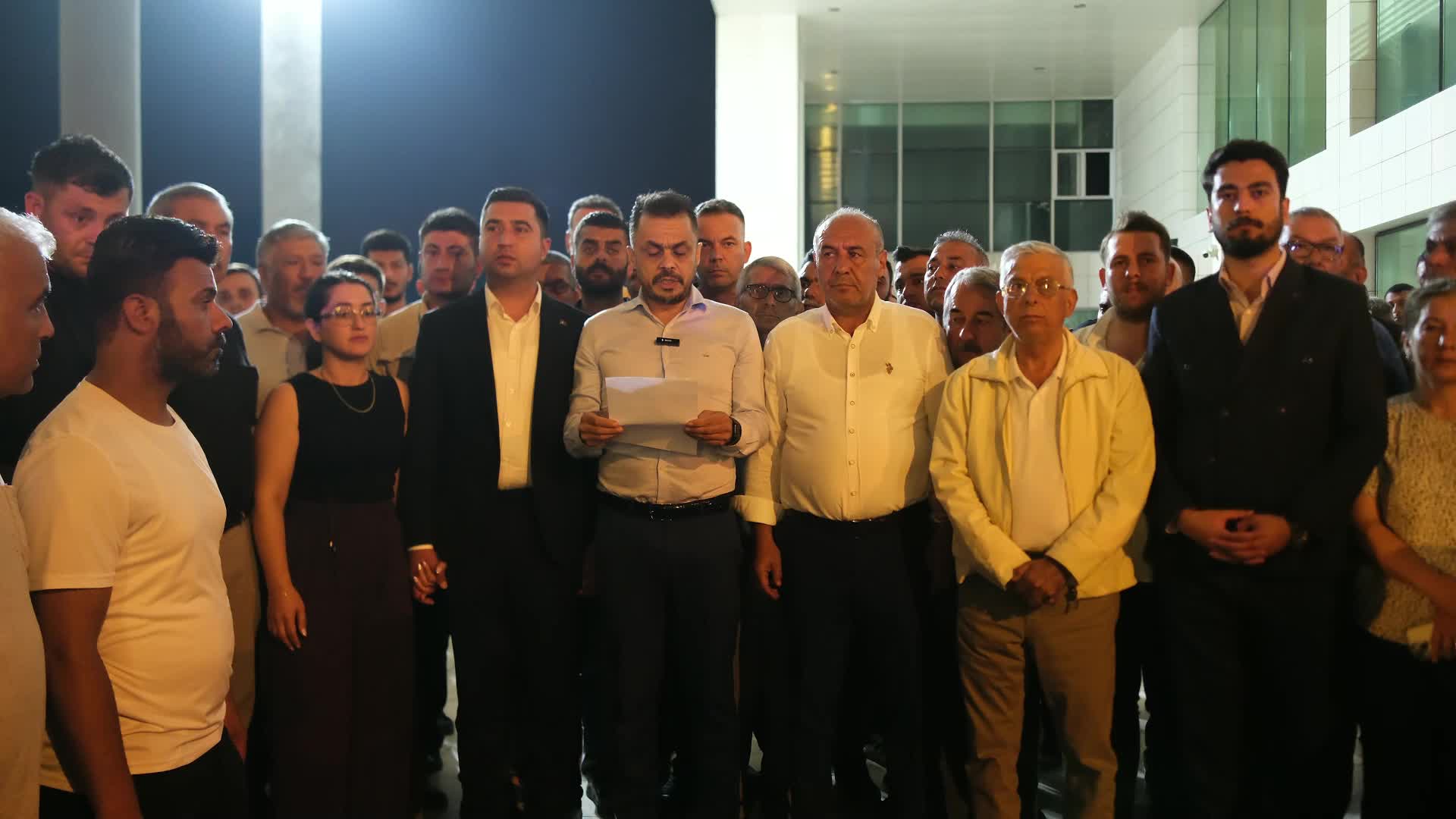 Kadirli Belediye binasına yönelik taşlı saldırı... CHP Osmaniye İl Başkanı Yavuzer: “Bu saldırı halkın iradesine yapılmıştır”