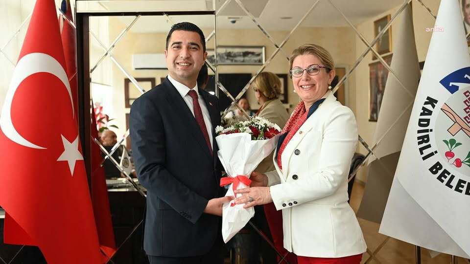 Kadirli Belediye binasına yönelik taşlı saldırı... CHP Kadın Kolları Genel Başkanı Asu Kaya: “Bu saldırı demokrasiye yönelmiş açık bir tehdittir”