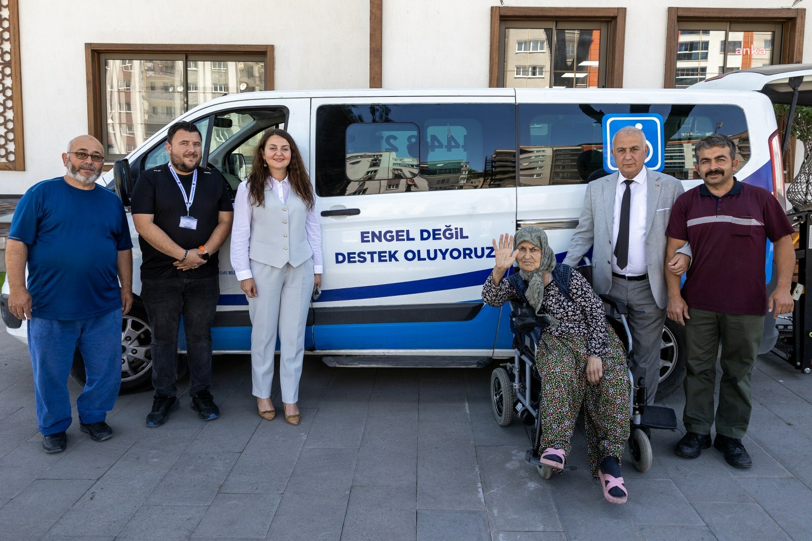 Yunusemre Belediyesi engelli vatandaşların yanında