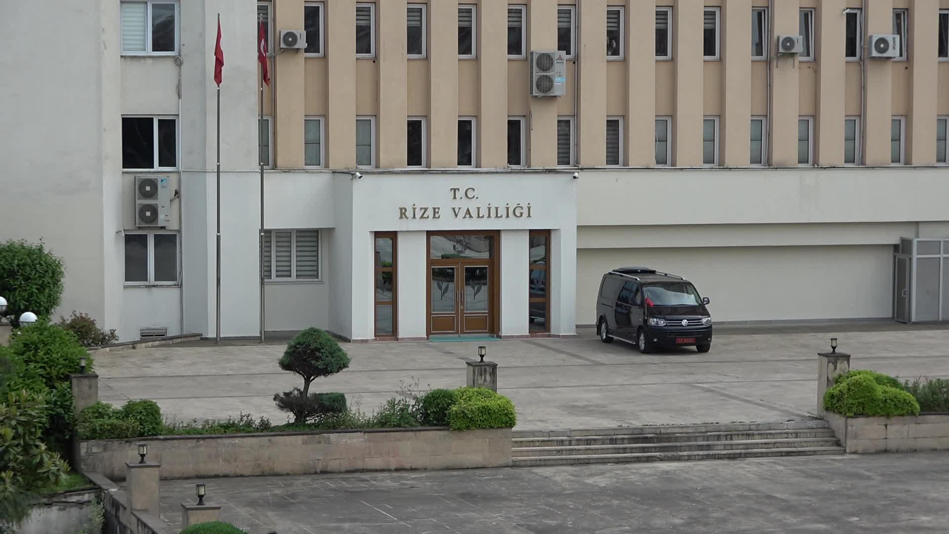 Rize İl Milli Eğitim Müdürü, makam odasına özel tuvalet ve çay ocağı yaptırdı