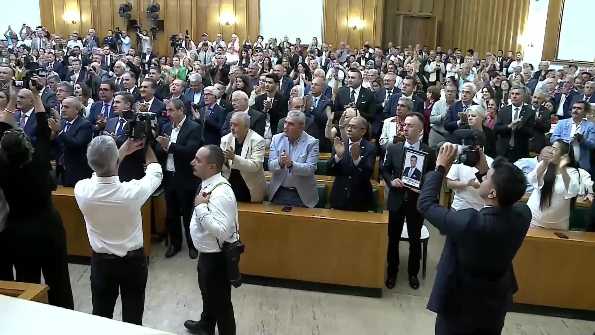 CHP Grup Toplantısı... Özgür Özel: "Doğayı, ağacı ve zeytini sevenleri AK Parti'nin saldırısına karşı omuz omuza mücadele etmeye davet ediyorum"