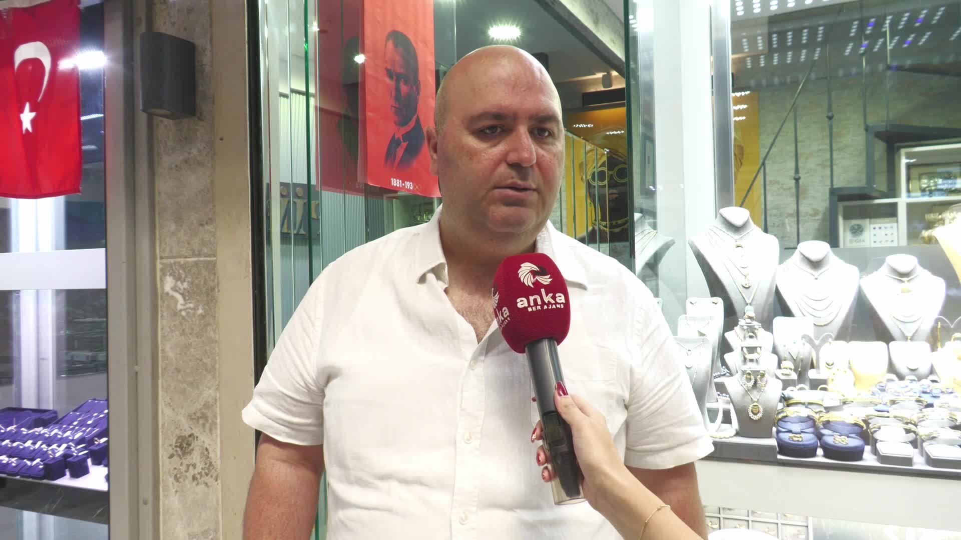 Düğün sezonu başladı ancak altın fiyatlarındaki artış kuyumcuları ve vatandaşları zorluyor