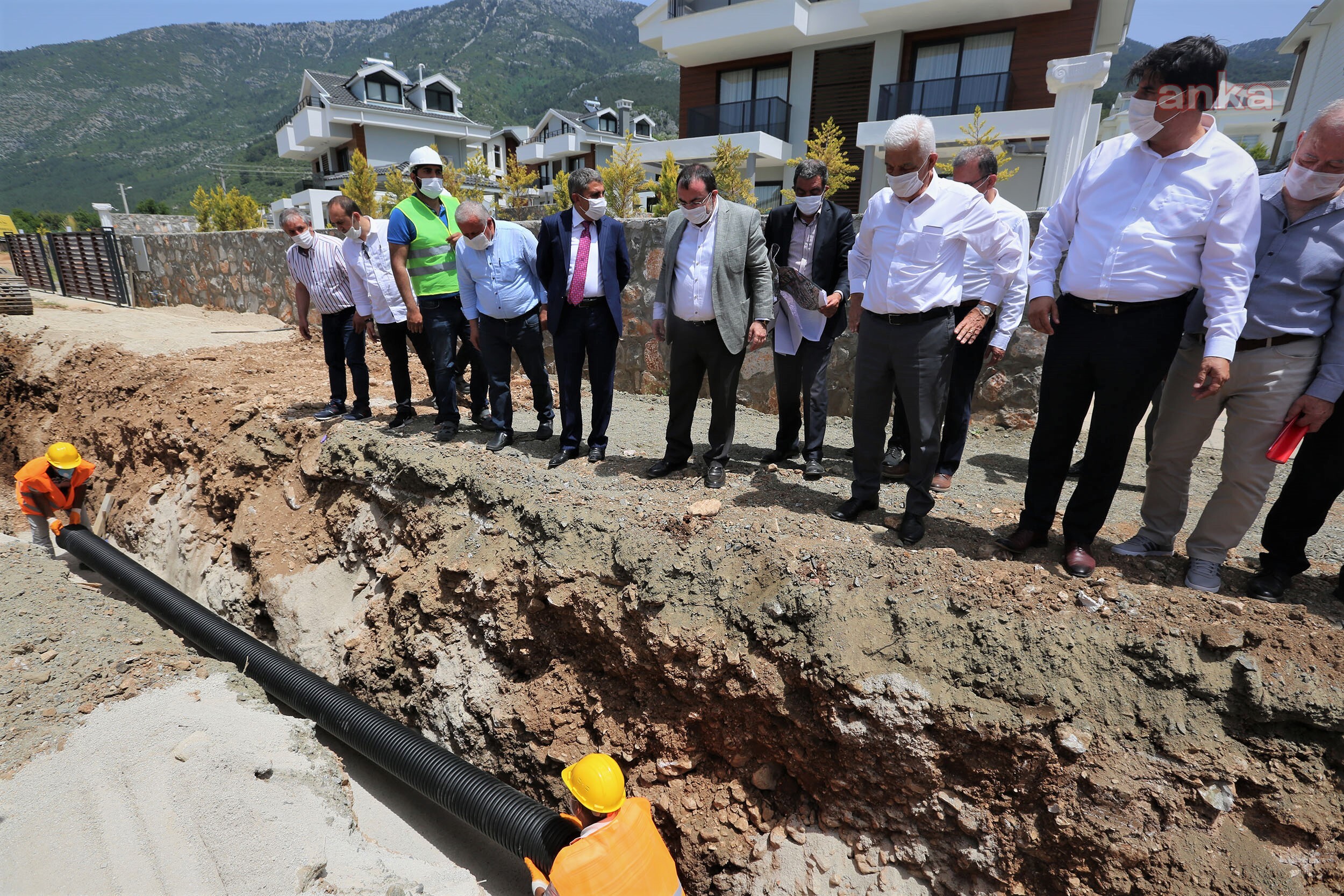 HİSARÖNÜ-OVACIK KANALİZASYON HATTININ YÜZDE 41'İ TAMAMLANDI