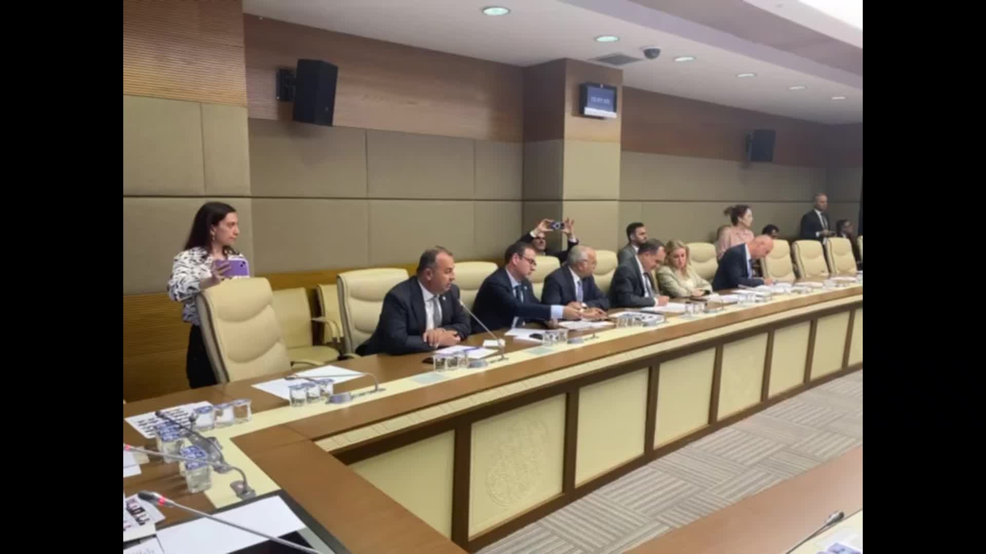 TBMM Sanayi Komisyonu’nda Mustafa Varank’a tepki… Ednan Arslan: İstanbul Büyükşehir Belediye Başkanı’na hırsız denmesini kabul etmiyoruz, hırsız arıyorsanız yanınıza, sağınıza, solunuza bakacaksınız