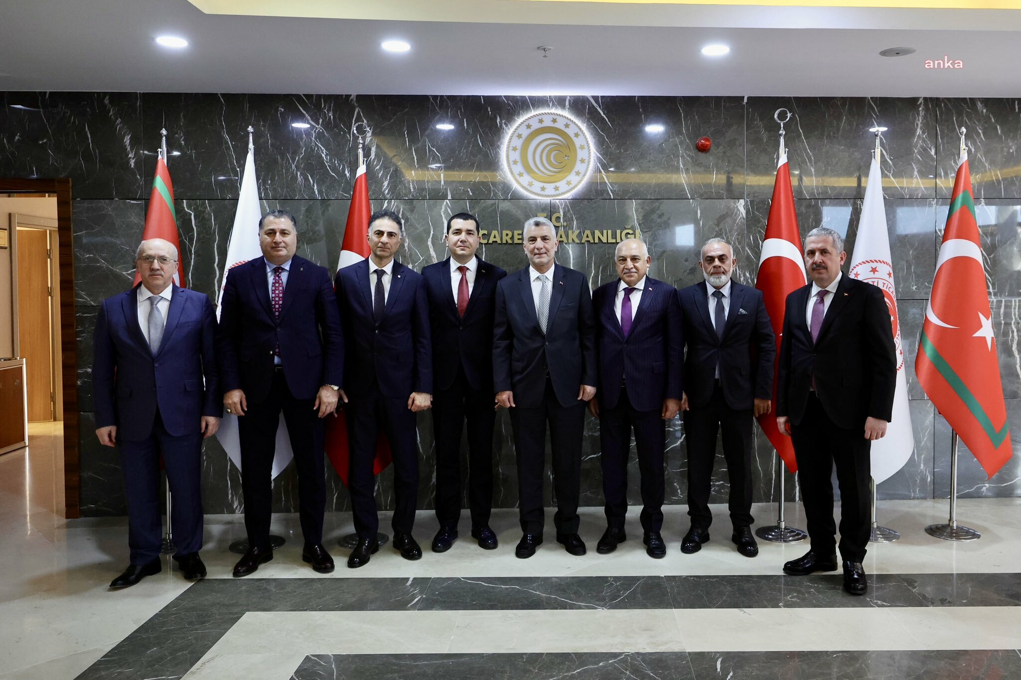 Ticaret Bakanı Bolat, ayakkabı üretim sektörü temsilcileriyle bir araya geldi
