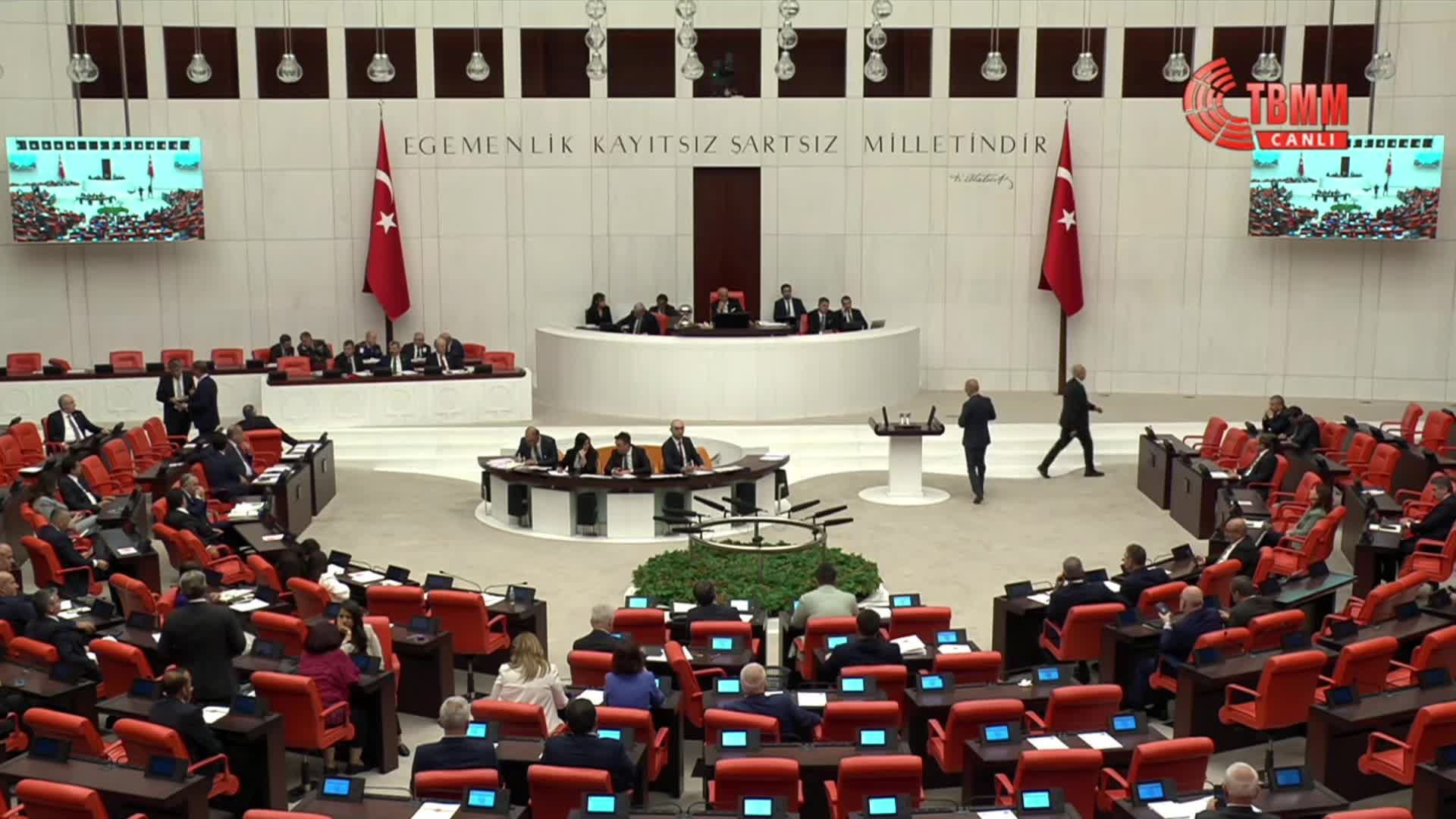 CHP’li Aşkın Genç'ten torba kanun tepkisi: Üniversitelerimiz siyasi vesayetin altına sokulmak isteniyor