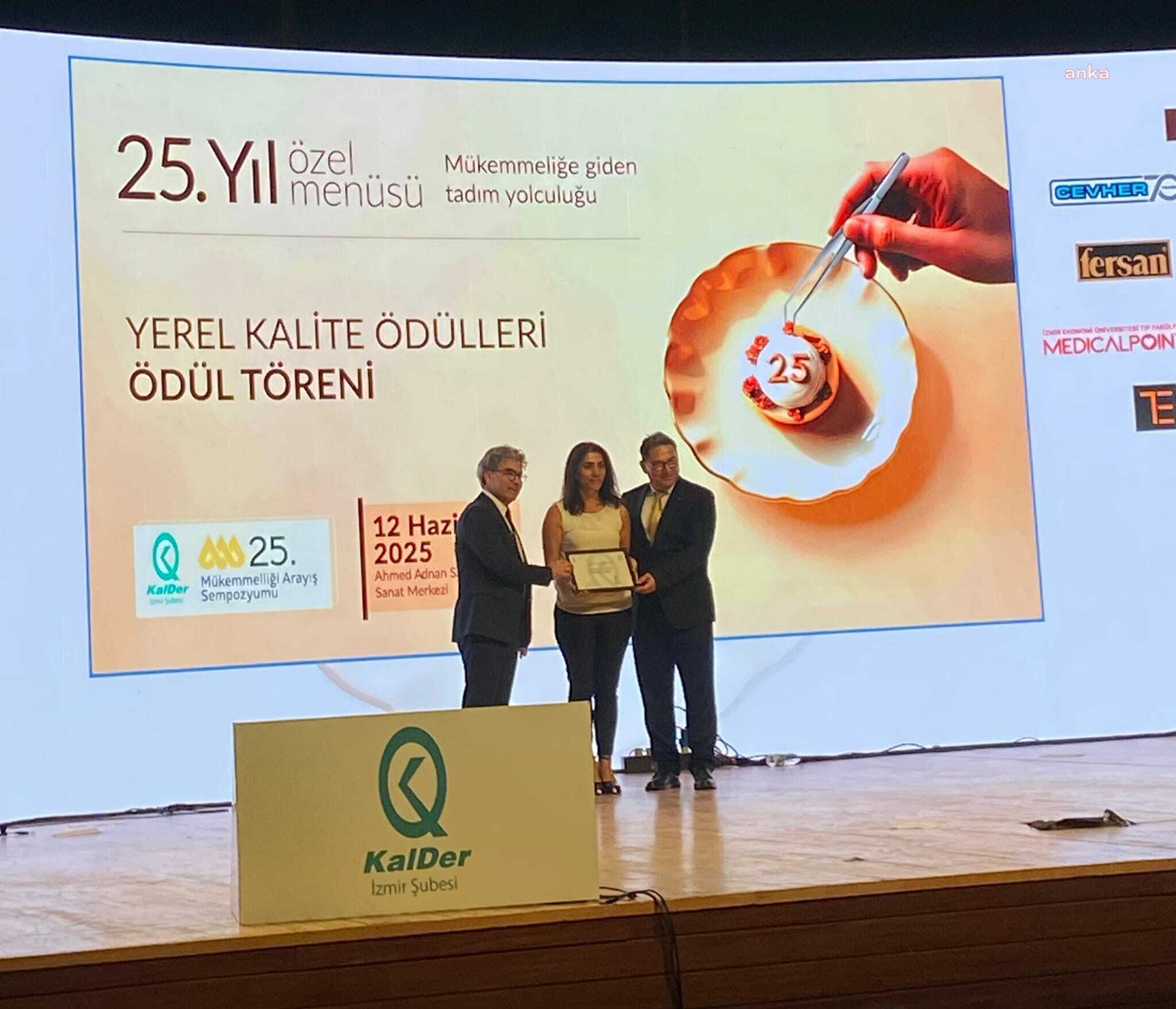 İzmir Büyükşehir Belediyesi Mükemmelliği Arayış Sempozyumu’ndan ödülle ayrıldı