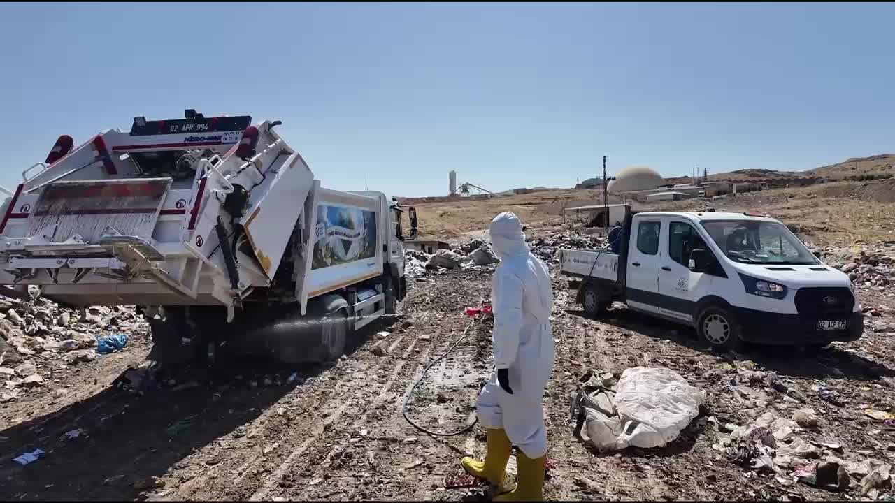 Adıyaman Belediyesi’nden karasinekle mücadelede etkin ilaçlama çalışması