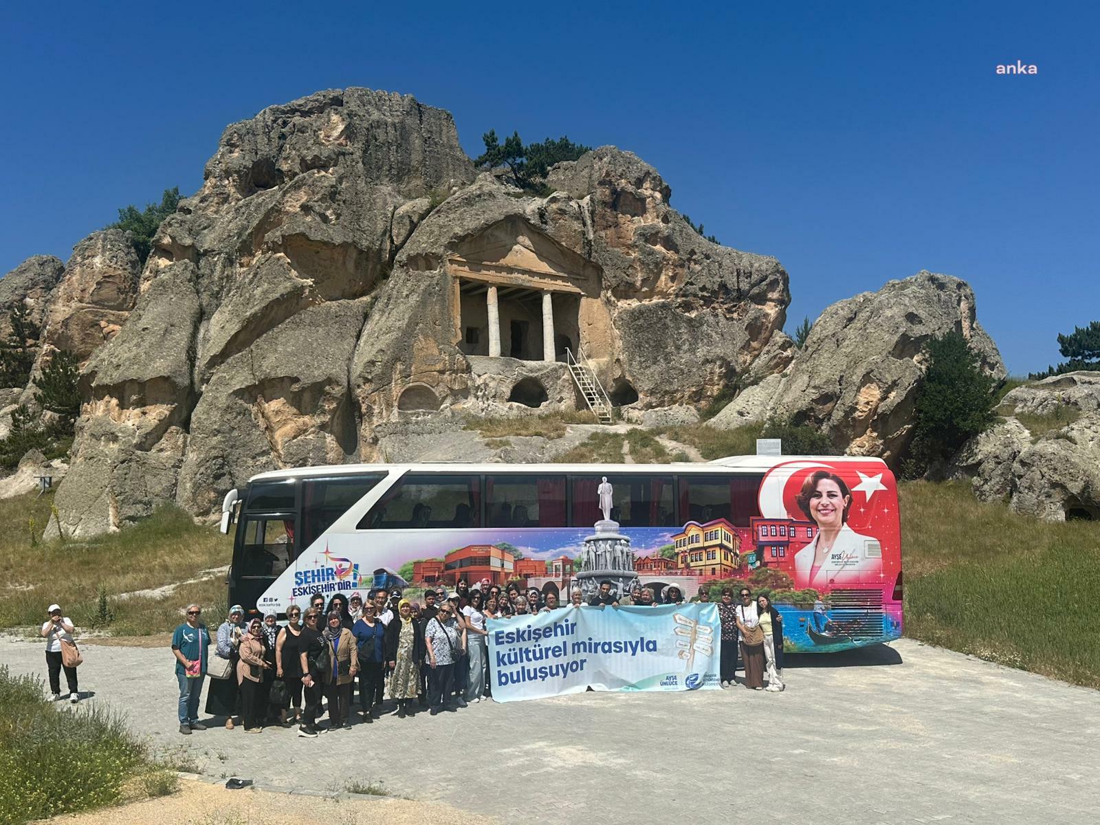 Eskişehir Büyükşehir Belediye Başkanı Ünlüce, kadınları Frig Vadileri'ne uğurladı