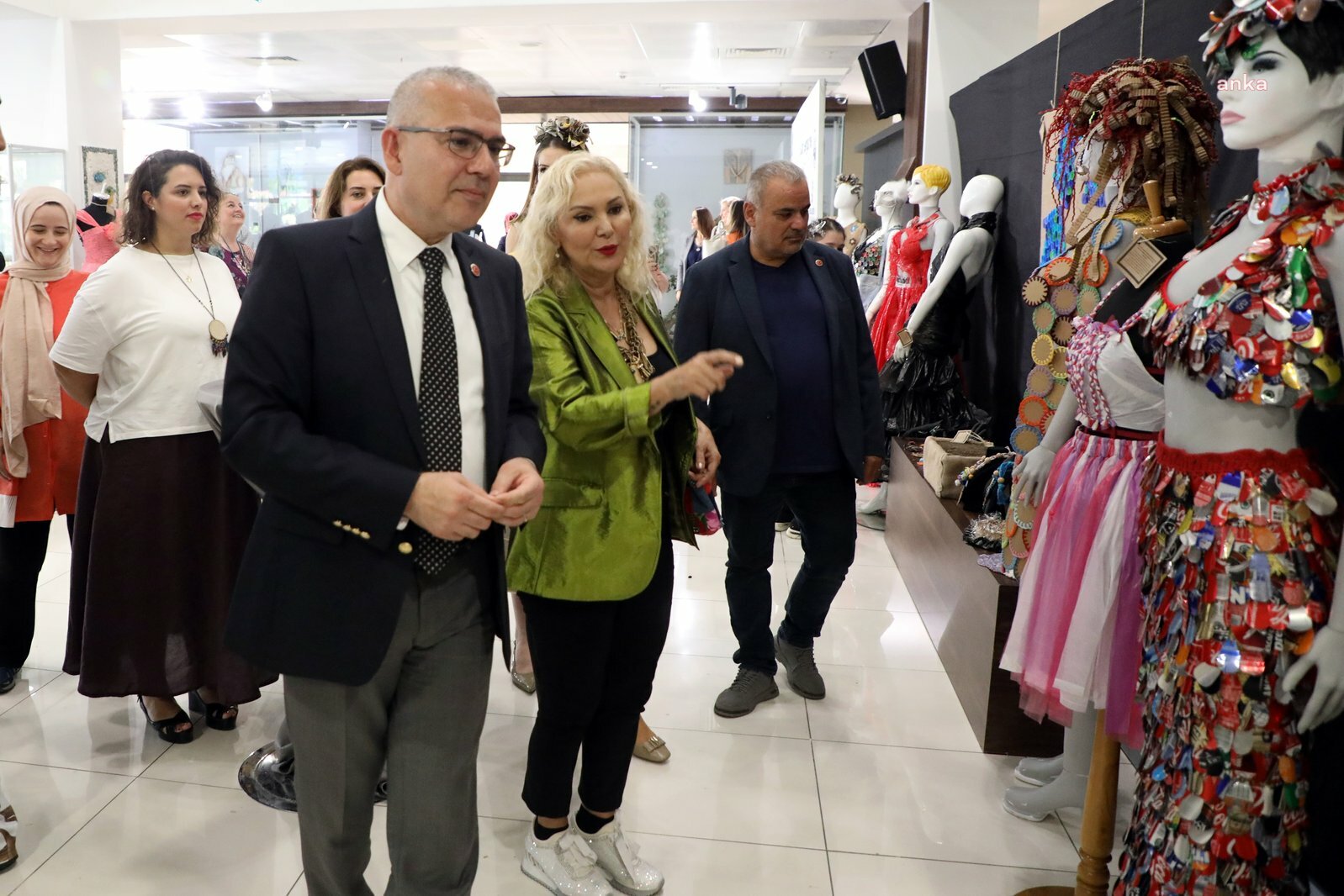 Geri dönüşüm sanatla buluştu: “Engelsiz dönüşüm sergisi” açıldı
