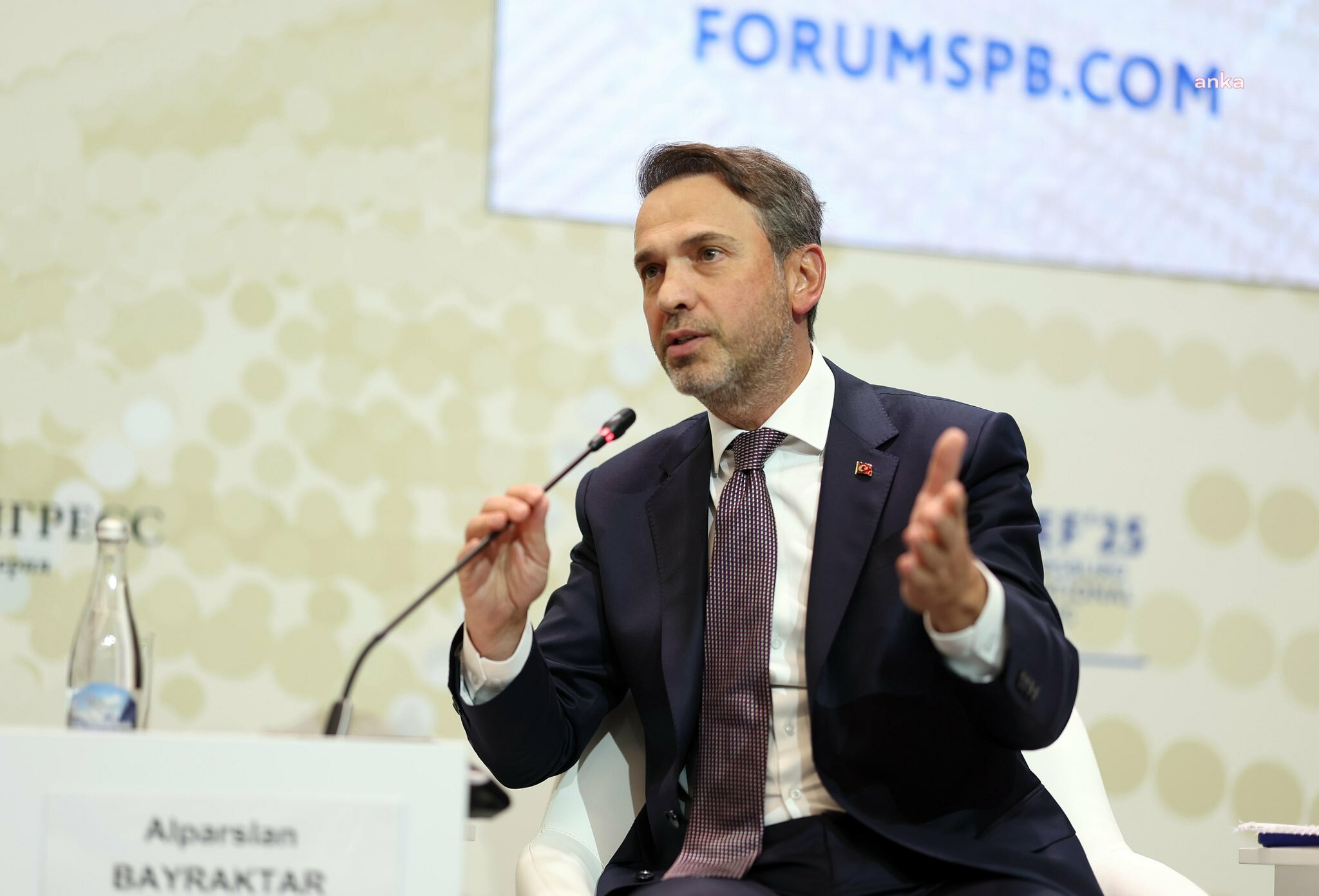 Bakanı Bayraktar:  "St. Petersburg Uluslararası Ekonomi Forumu'nda küresel ve bölgesel krizlerin enerji arz güvenliğinde kaynak çeşitliliğini daha da önemli hale getirdiğine dikkat çektik"
