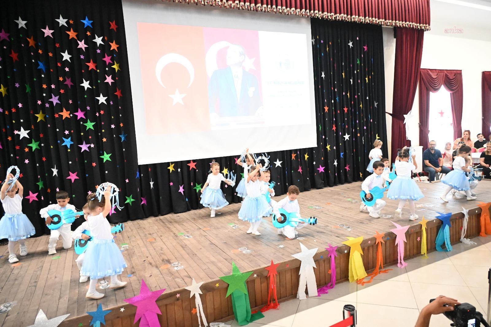Bozüyük'te miniklerin yıl sonu gösterileri ayakta alkışlandı