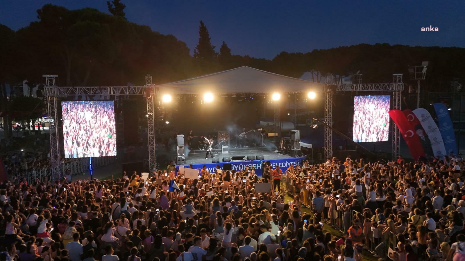 Aydın’da karne coşkusu Tekstil Park’ta yaşandı