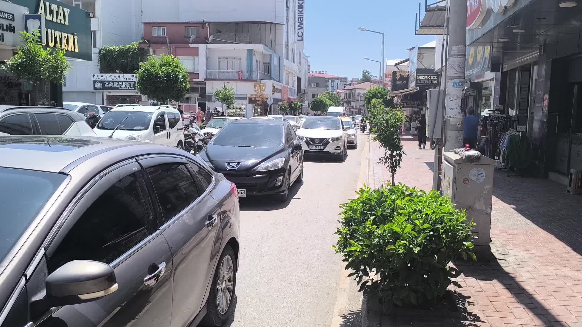 Asgari ücrete ara zam isteyen vatandaş: "Geçinemiyoruz, akşamları ek iş olarak kuryelik yapıyorum"