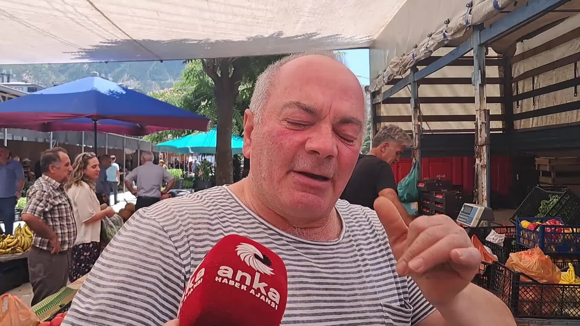 Kirazın kilosu 500 liraya dayandı... Artvinli pazarcı: "Bu yıl yerli kiraz yok, hava şartları kötü geçti, don vurdu"
