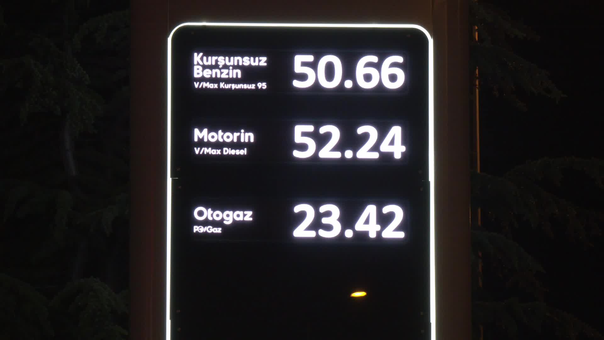 Benzin ve motorine zam geldi... Ankaralı yurttaş: Benim aklımda bir çözüm var ama söylersem hapse atarlar