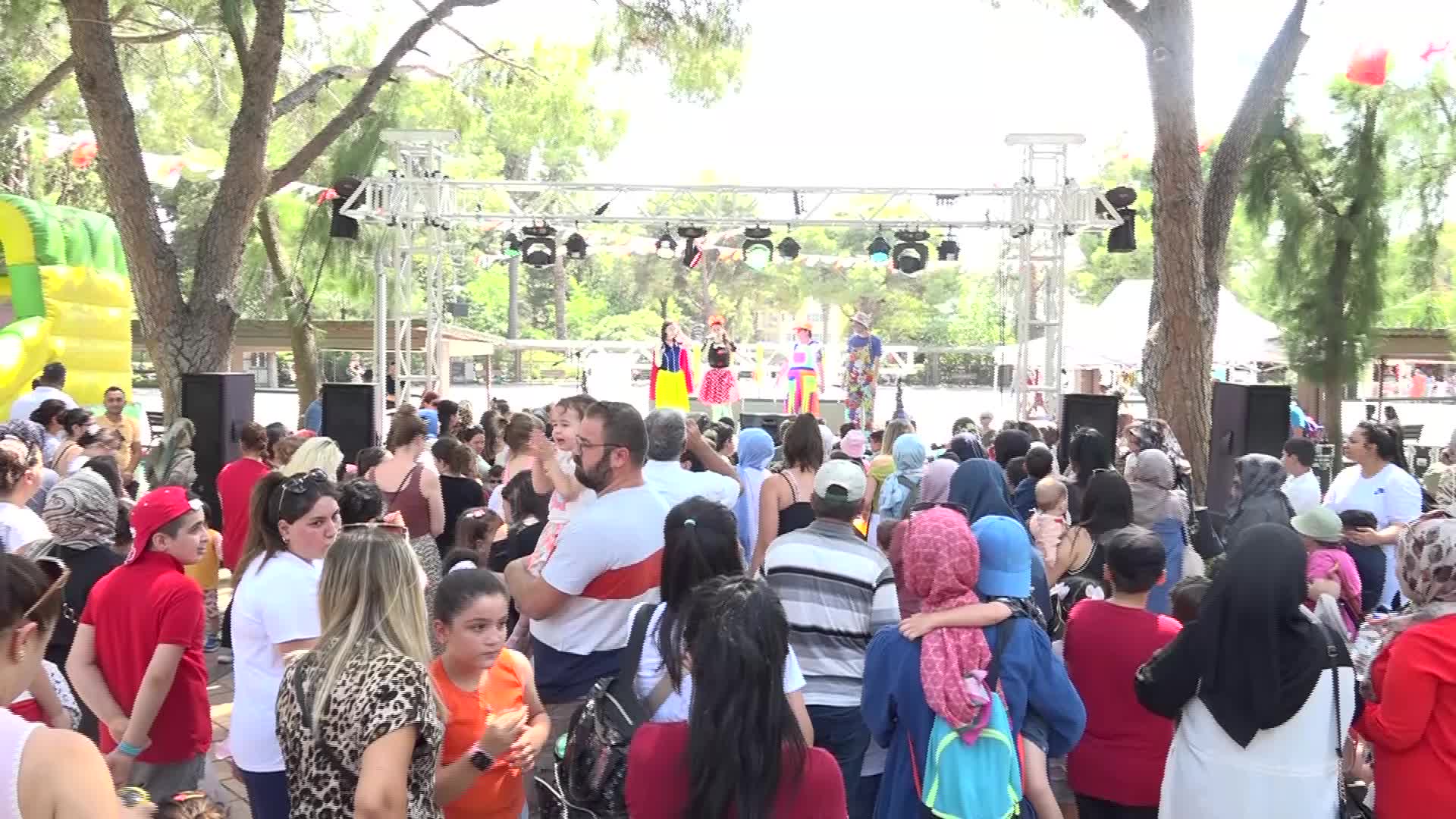 Bornova’da yaz coşkusu çocuk şenliği ile başladı