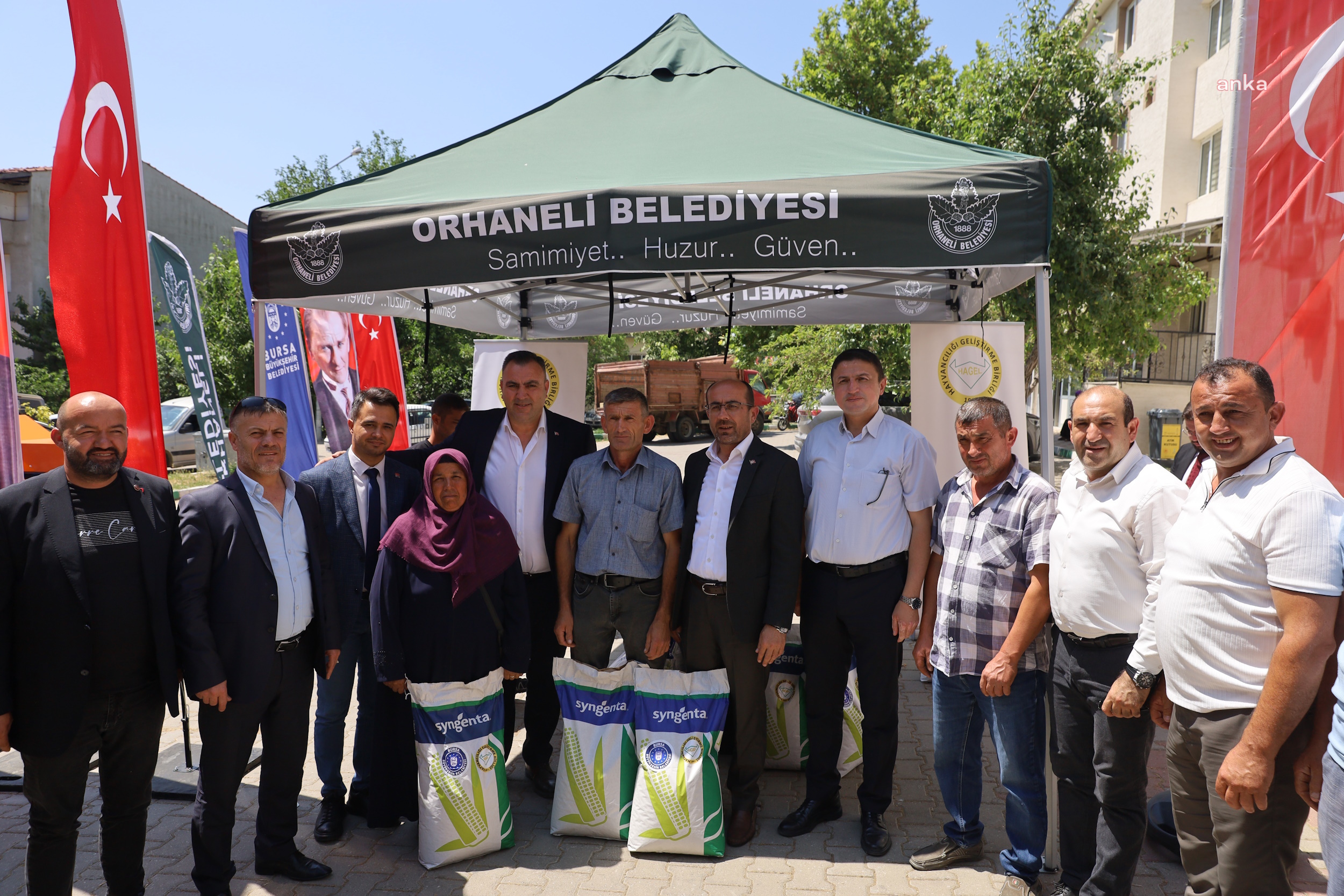 Bursa Büyükşehir Belediyesi'nden üreticilere silajlık mısır tohumu desteği