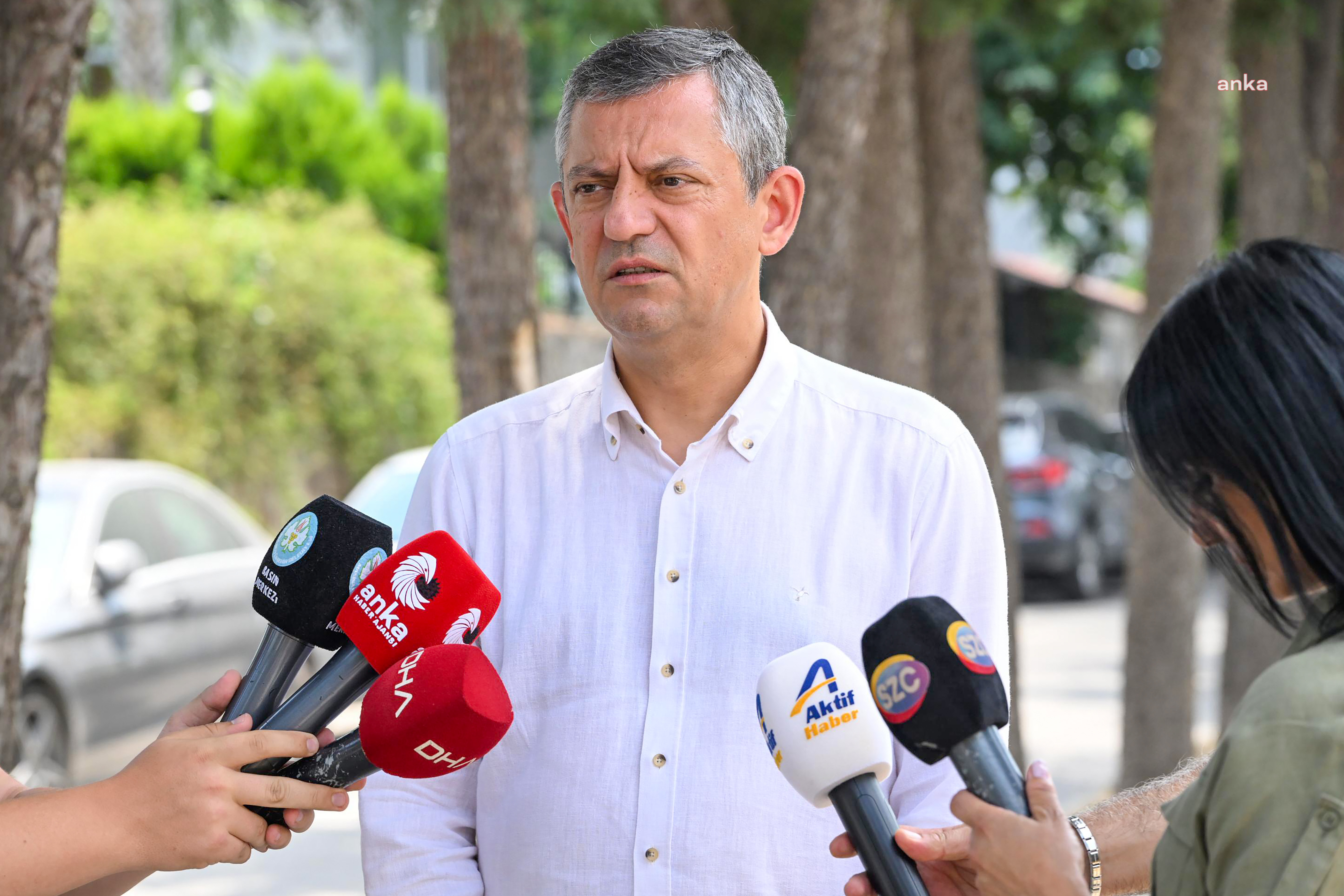 Özgür Özel'den Hasan İmamoğlu'nun evinin yakınlarında yapılan aramaya tepki: "İyice akıllarını oynattılar. Vicdanları o kuyuya düşmüş"