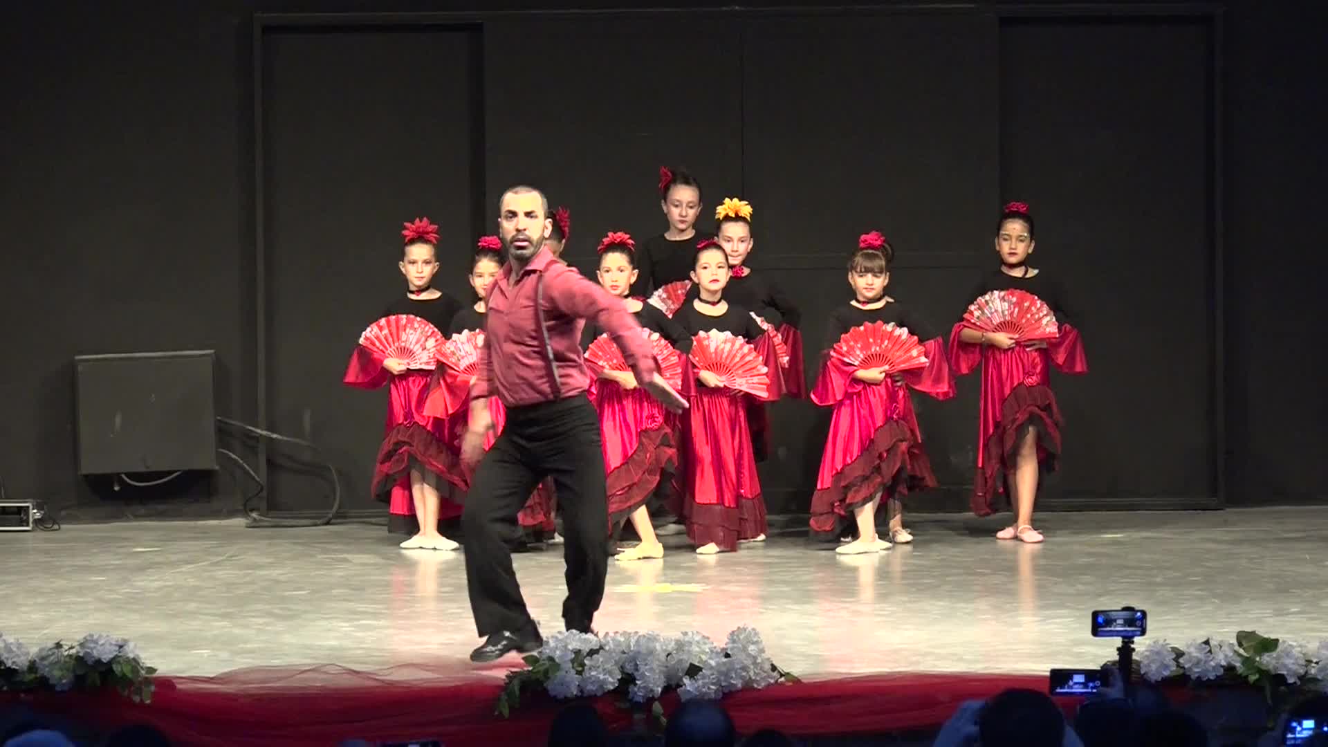 Bornova Belediyesi Hobi ve Beceri Edindirme Kursları’ndan yıl sonu gösterisi