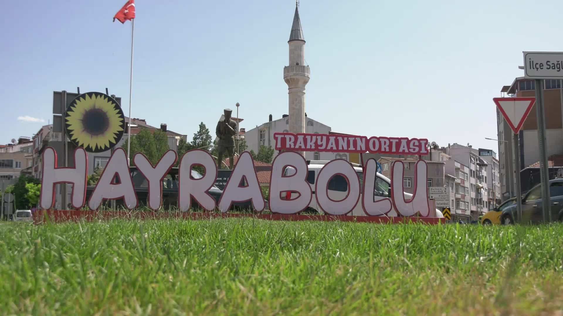 Hayrabolulu çiftçiler: “10 günde mazota 2 kere zam geldi, buğdayın fiyatı aynı. Biz traktörün kontağını kapattıktan sonra bu işi yapacak kimse yok”