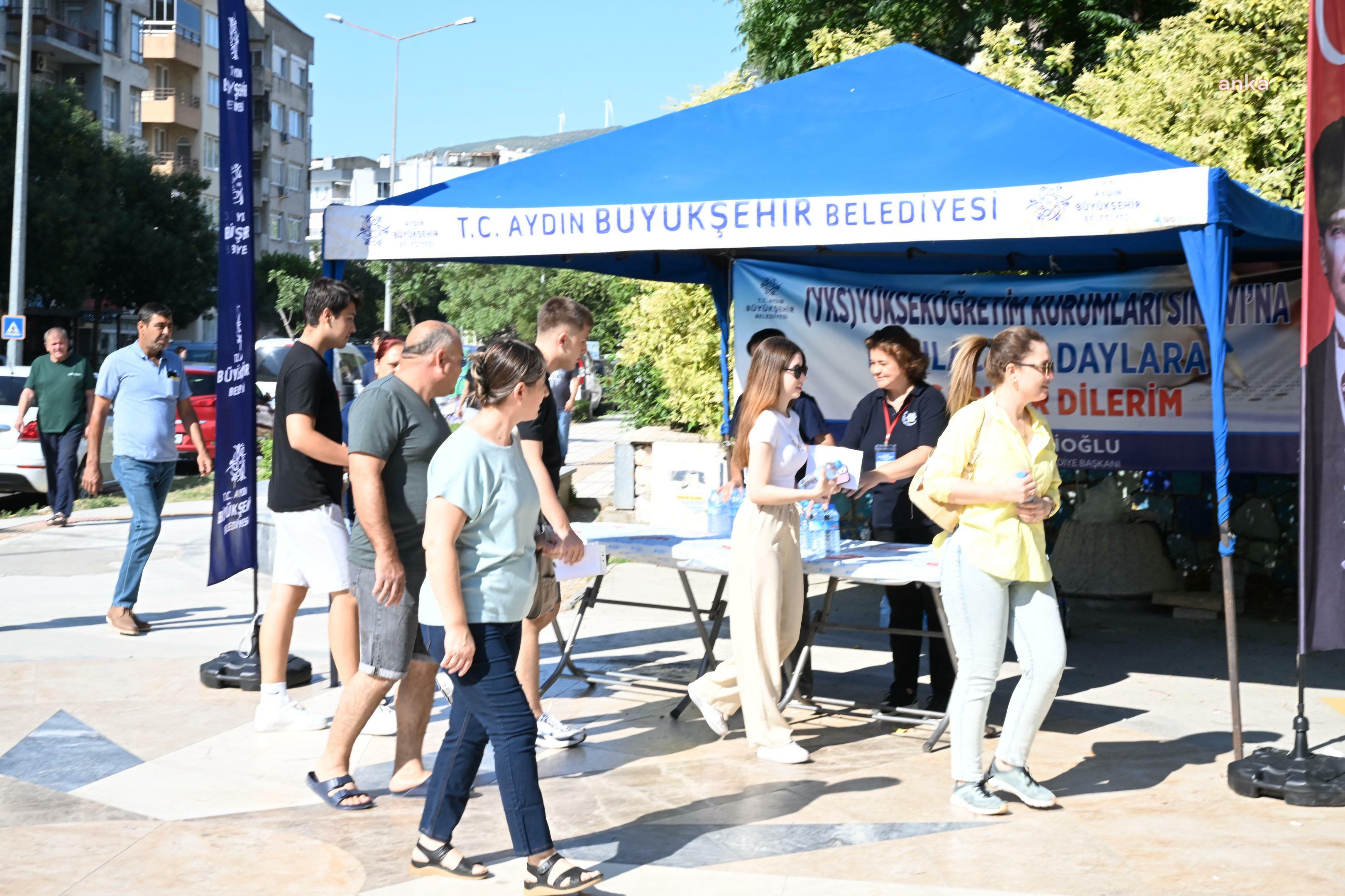 Aydın Büyükşehir Belediyesi'nden YKS'ye giren öğrencilere ve velilerine su ikramı