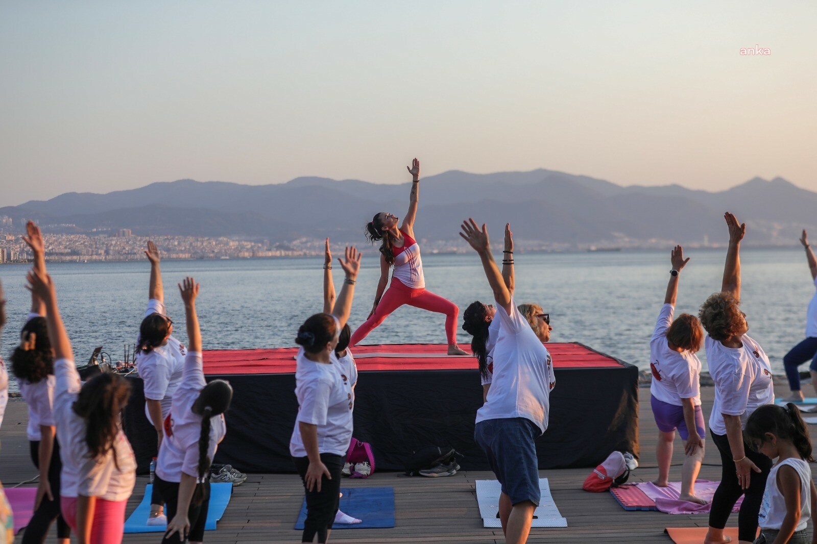 Bayraklı sahilinde Dünya Yoga Günü’ne özel etkinlik