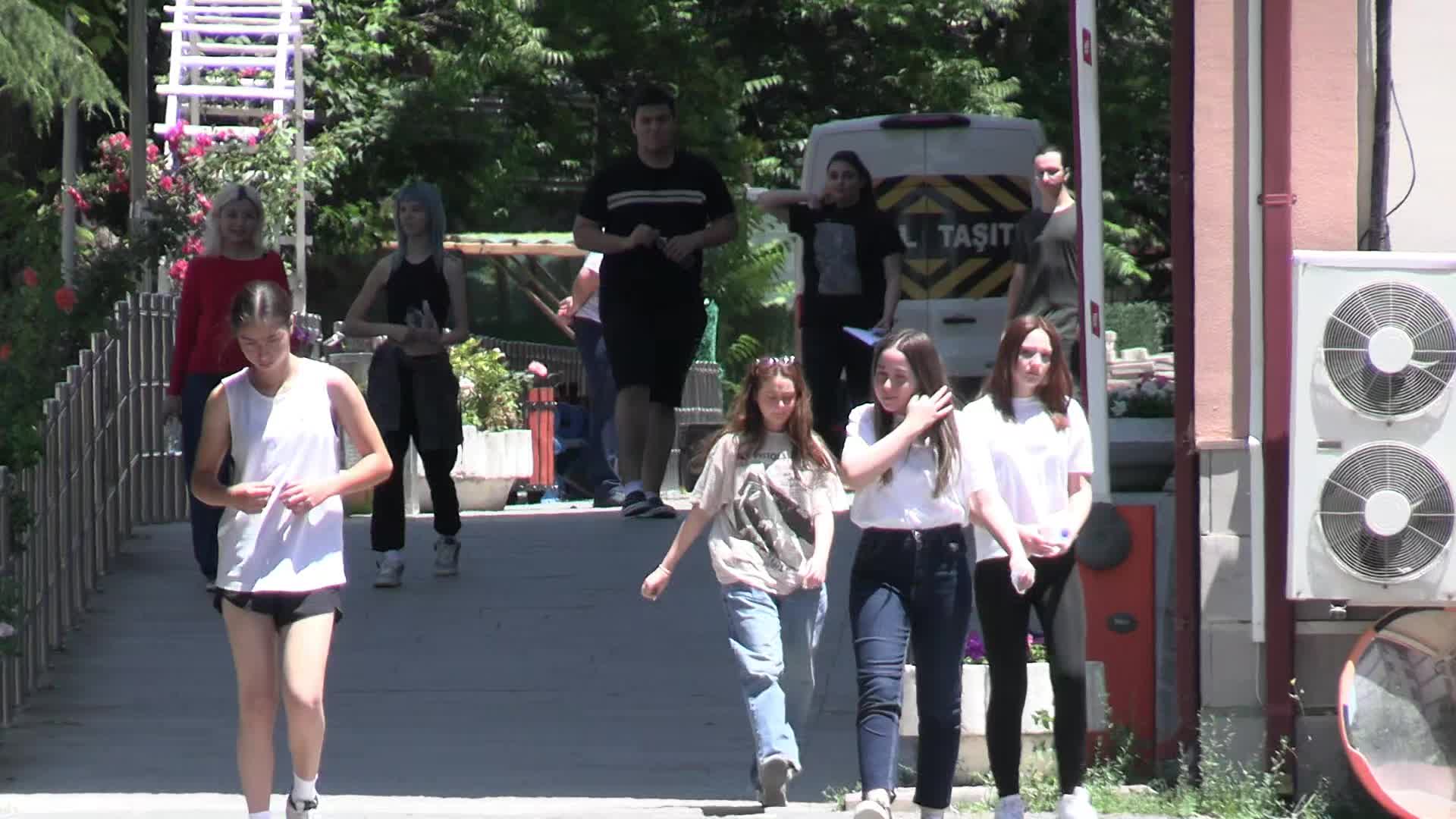YKS maratonunun ikinci gününde AYT oturumu sona erdi: "ÖSYM bu sene biraz daha bizim tarafımızdaydı"