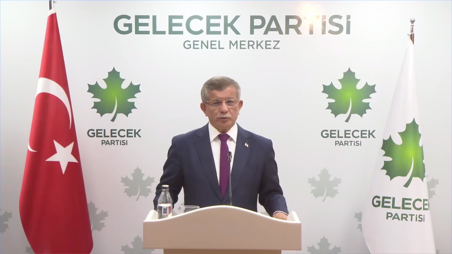 Davutoğlu'ndan çağrı: "Savaş Türkiye’nin kapısındadır ve savaşın yayılma ve yıkıcılığının artma ihtimaline karşı gerekli tedbirler alınmalıdır"