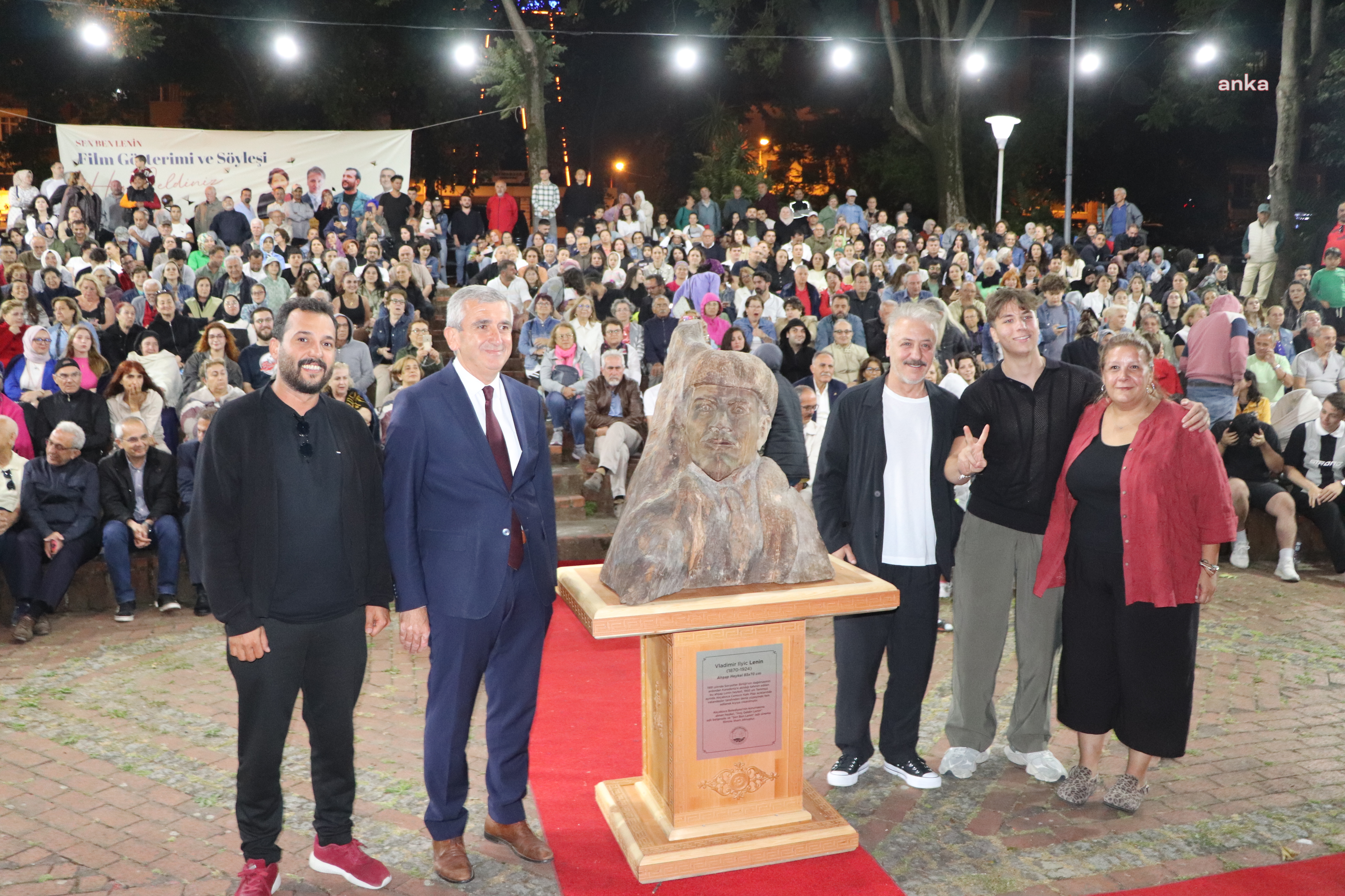 Kıyıya vuran Lenin heykeli, Akçakoca'da sergileniyor