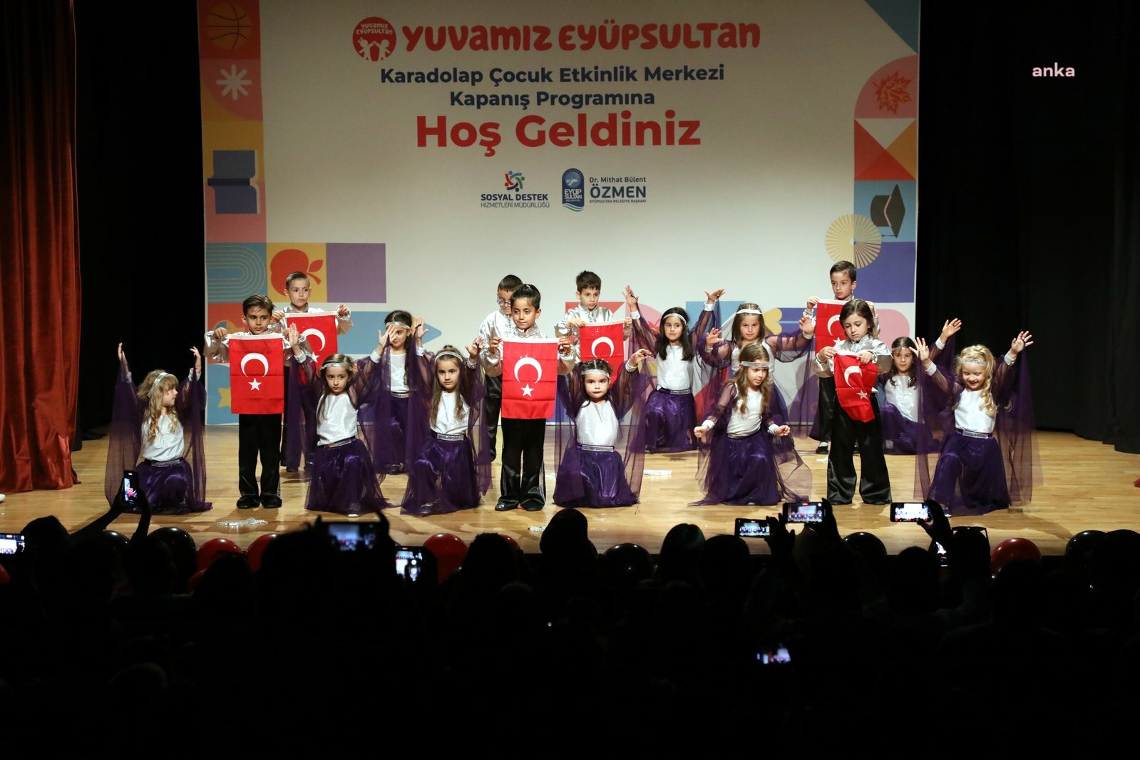 Eyüpsultan Belediyesi Karadolap Çocuk Etkinlik Merkezi’nde mezuniyet heyecanı
