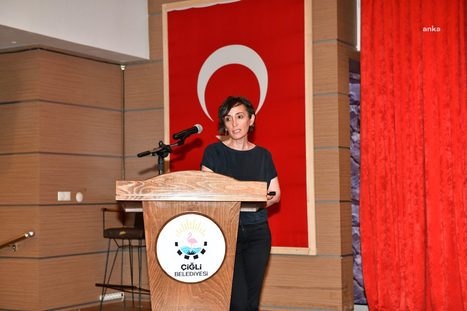 Çiğli Belediyesi’nden bağımlılıkla mücadele semineri