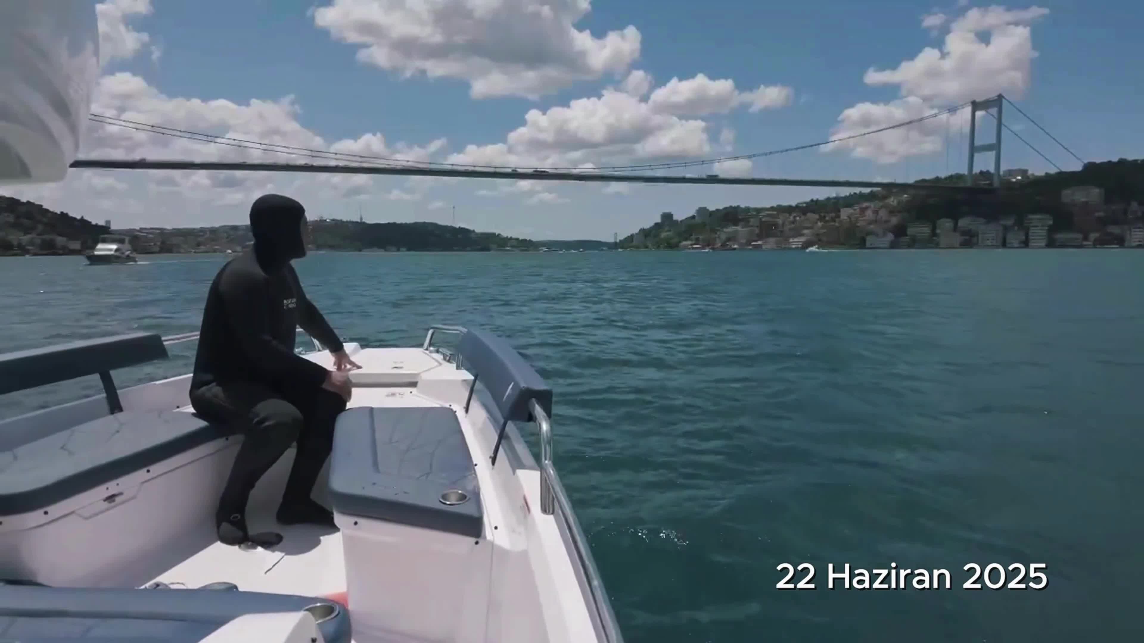 Adalar Belediye Başkanı Akpolat’tan denizin altında “İmamoğlu’na Özgürlük” eylemi