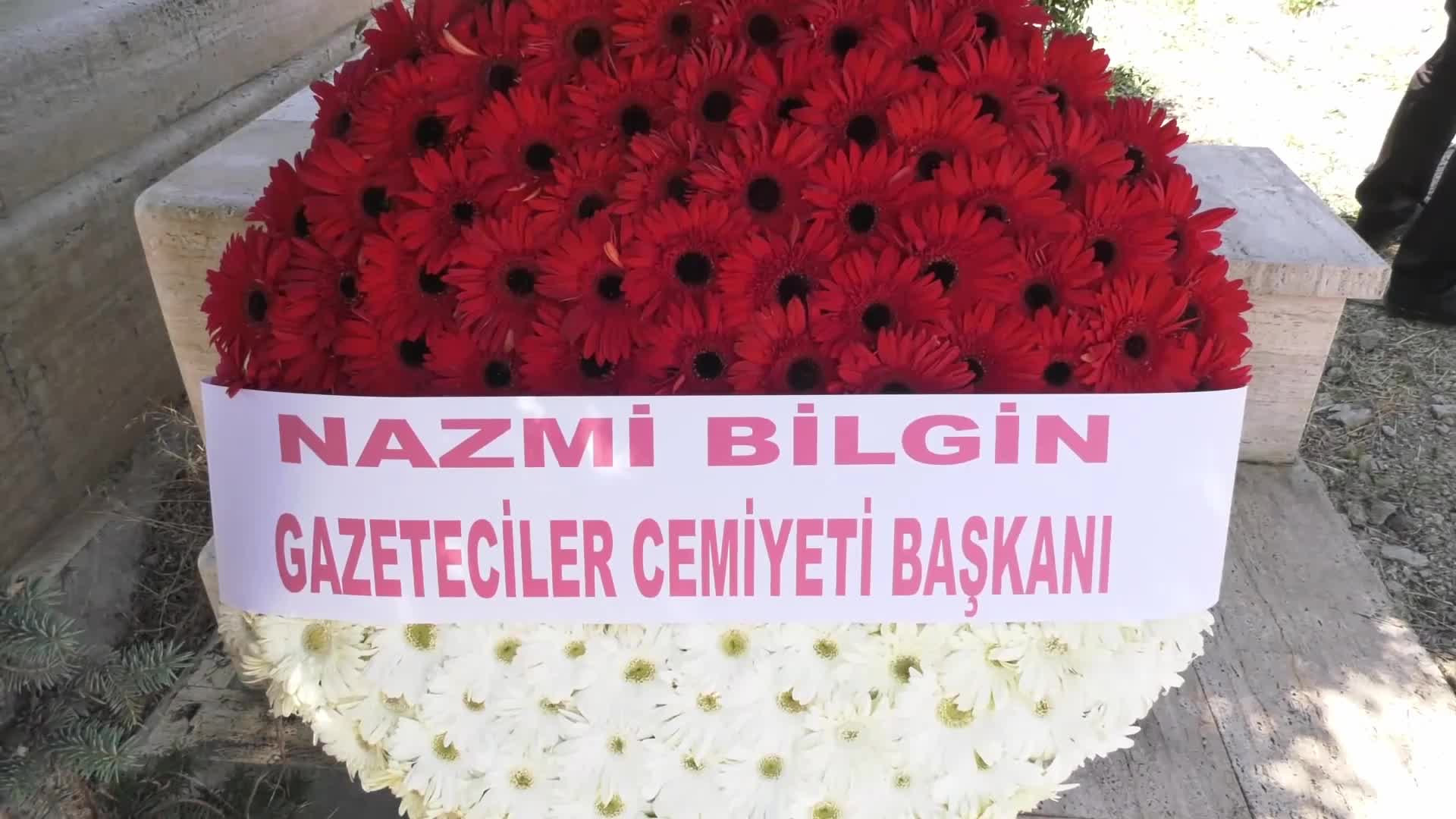 Cüneyt Arcayürek, vefatının 10’uncu yılında mezarı başında anıldı