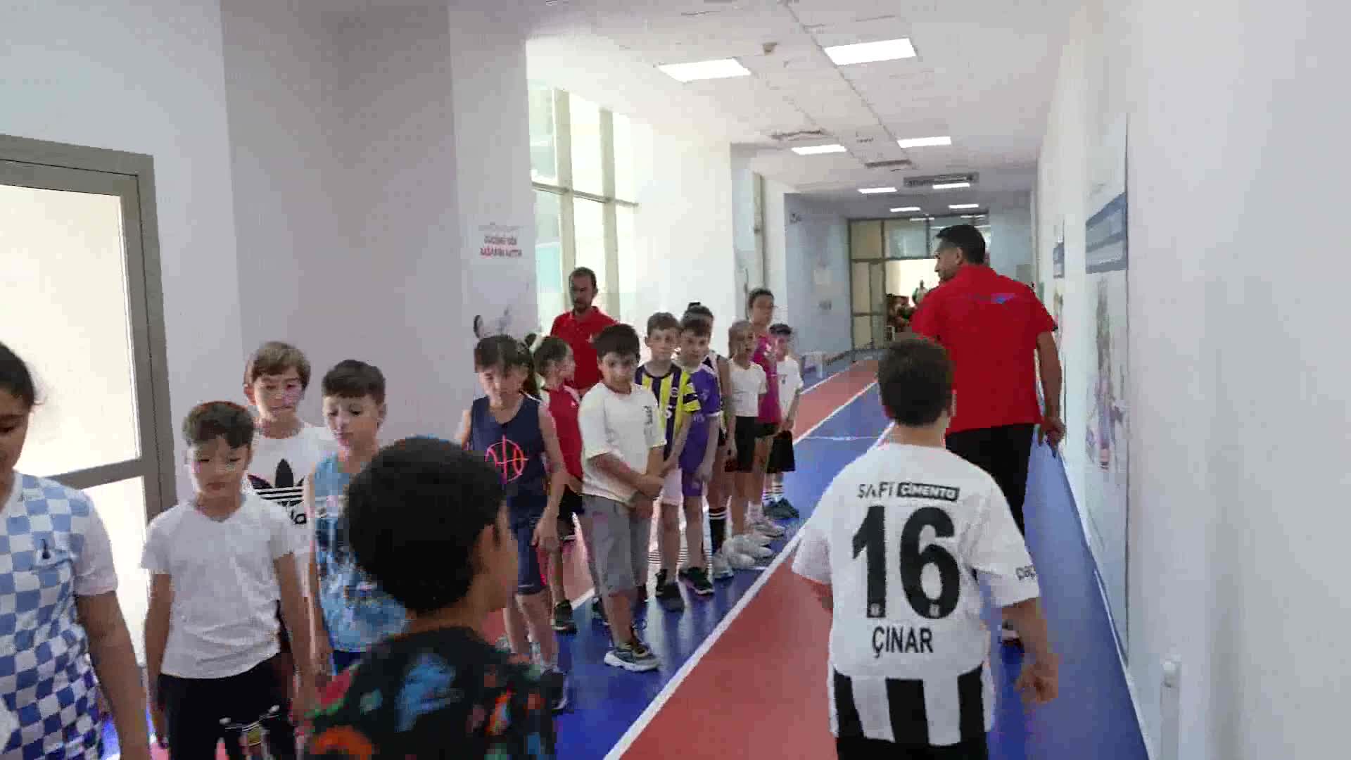 İzmir Büyükşehir Belediyesi, yetenekli çocuklara “tam yol ileri” diyor