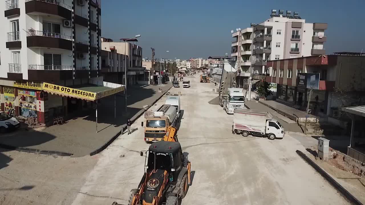 MERSİN BÜYÜKŞEHİR'DEN KENT GENELİNDE EŞZAMANLI ASFALT ÇALIŞMASI