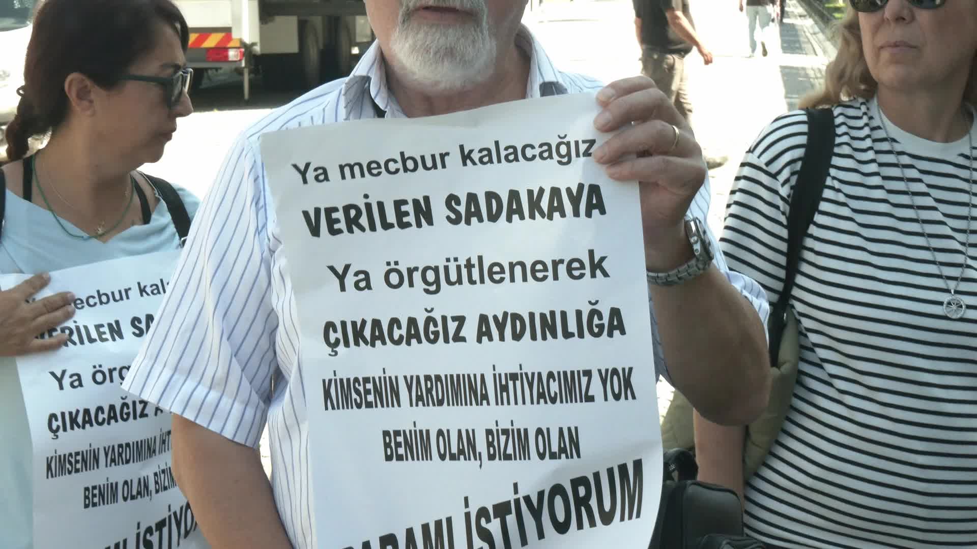 Emekliler İzmir’de tepkilerini dile getirdi: “Paramızı istiyoruz”