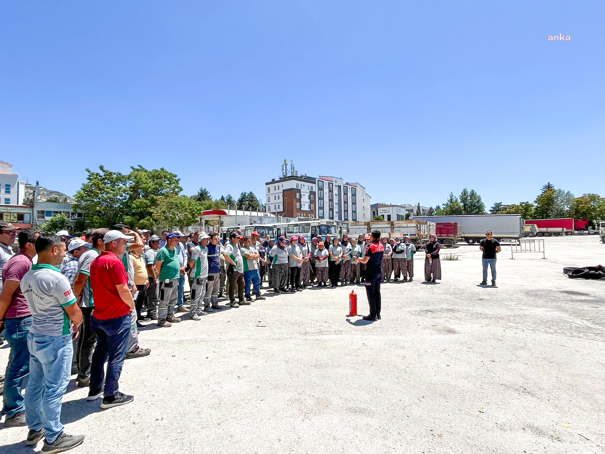 Burdur Belediyesi İtfaiye Müdürlüğü'nden Park ve Bahçeler Müdürlüğü personeline eğitim