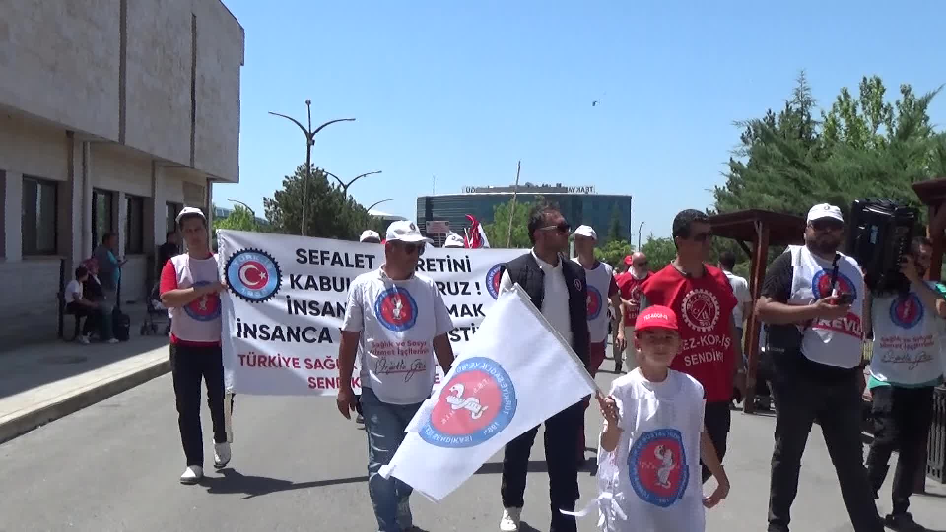 Edirne’de hastane çalışanları eylem yaptı: “Geçinemiyoruz, susmuyoruz, geri adım atmıyoruz”