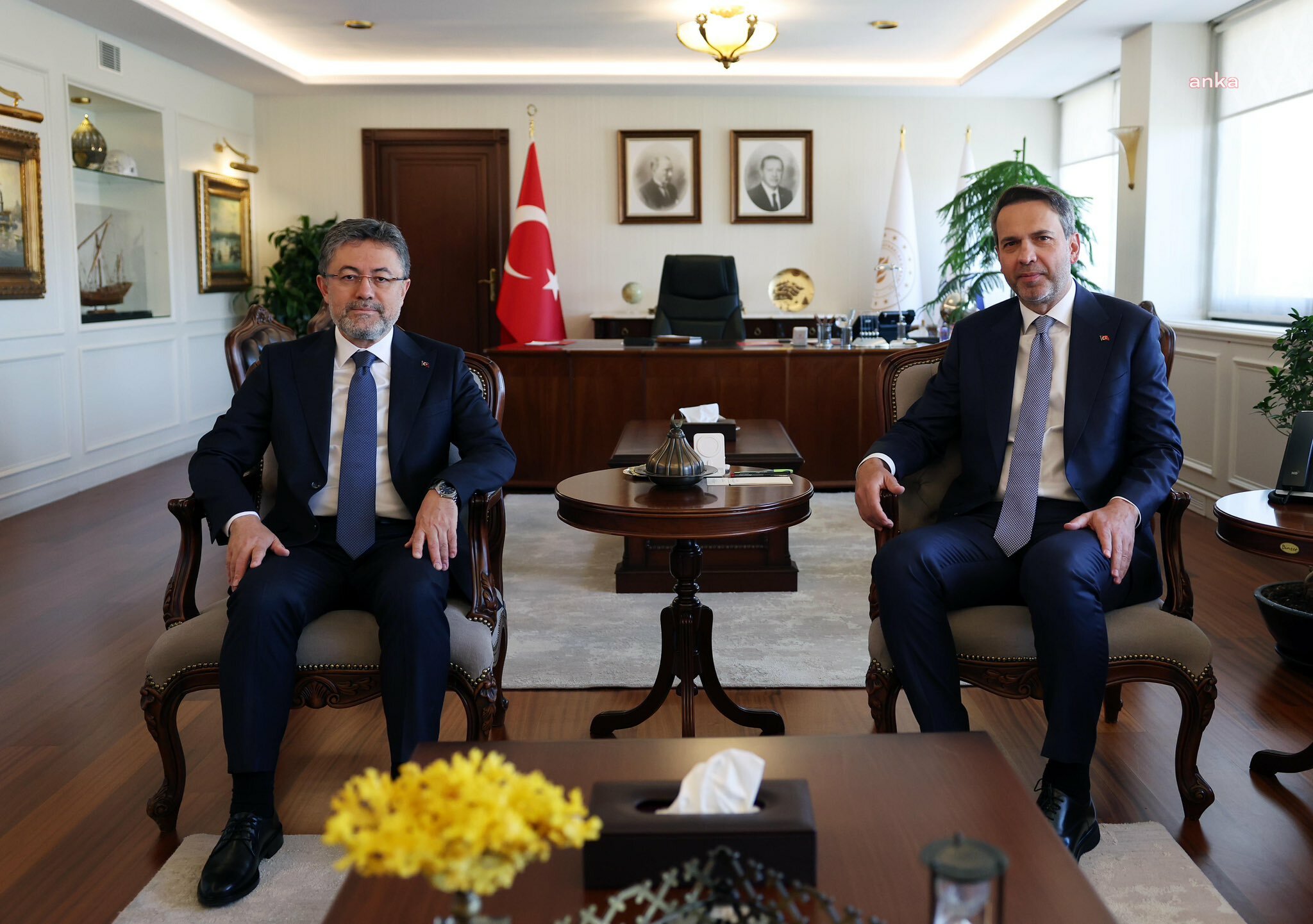 Enerji ve Tabii Kaynaklar Bakanı Bayraktar, Tarım ve Orman Bakanı Yumaklı ve AK Parti milletvekilleri ile bir araya geldi