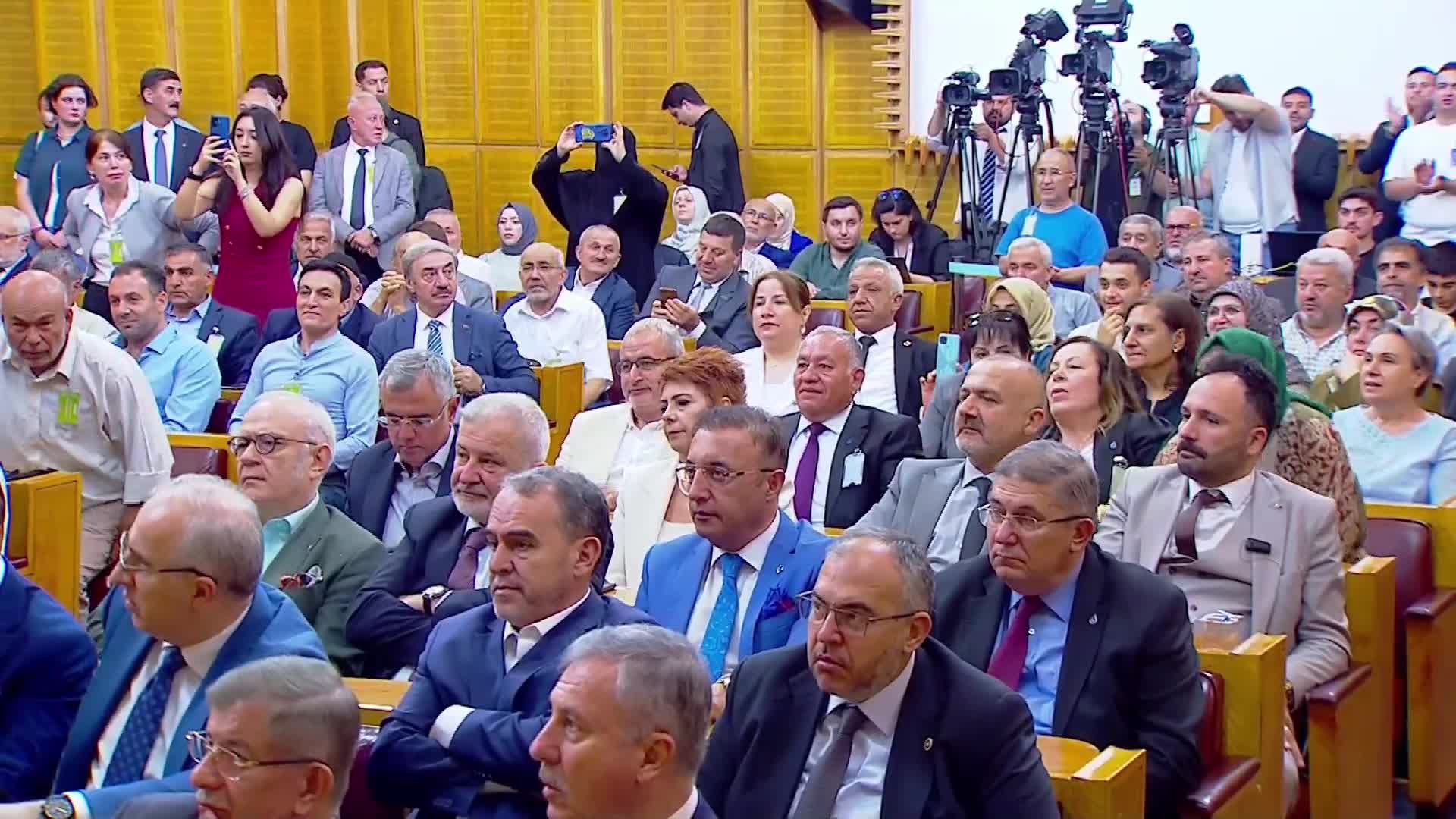Yeni Yol grup toplantısı... Ali Babacan: "Asgari ücrete, emekli maaşına ara zam vermemek hak gasbıdır, hırsızlıktır"