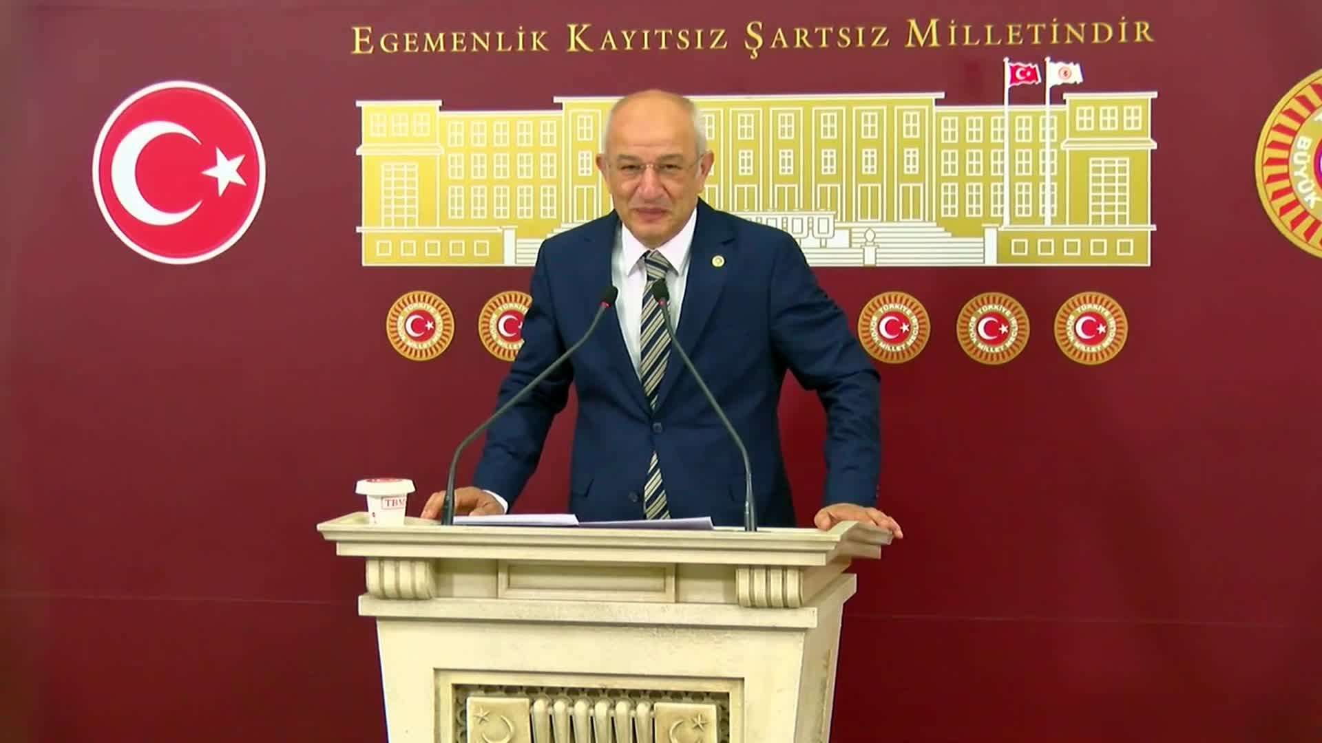 CHP'li Kasap'tan Sağlık Bakanlığı'na çağrı: "250 liralık sağlık raporu ücreti kaldırılsın. Herkesin spor yapabilmesi için sağlık raporunun ücretsiz olması gerekiyor"