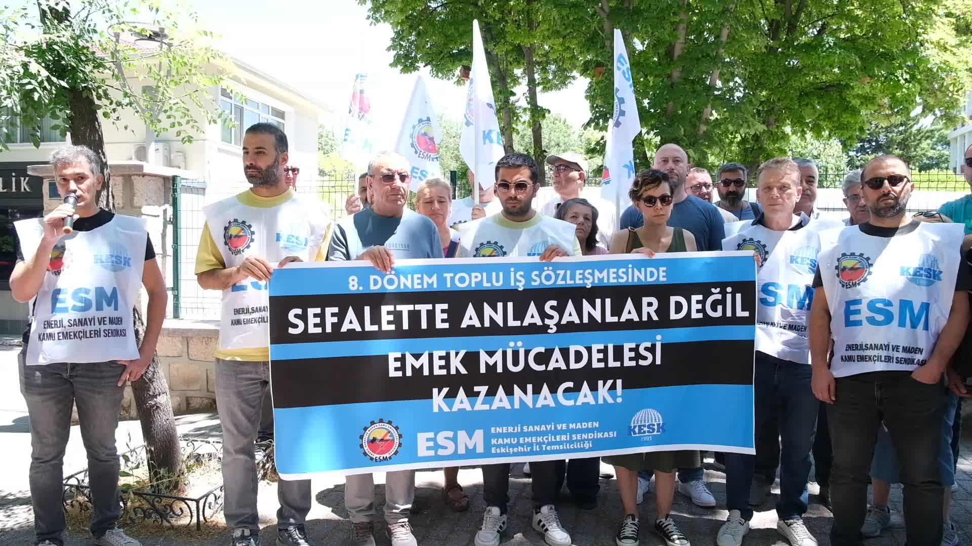 Eskişehir’de kamu emekçilerinden açıklama: “Gerçek bir toplu iş sözleşmesi masası istiyoruz”