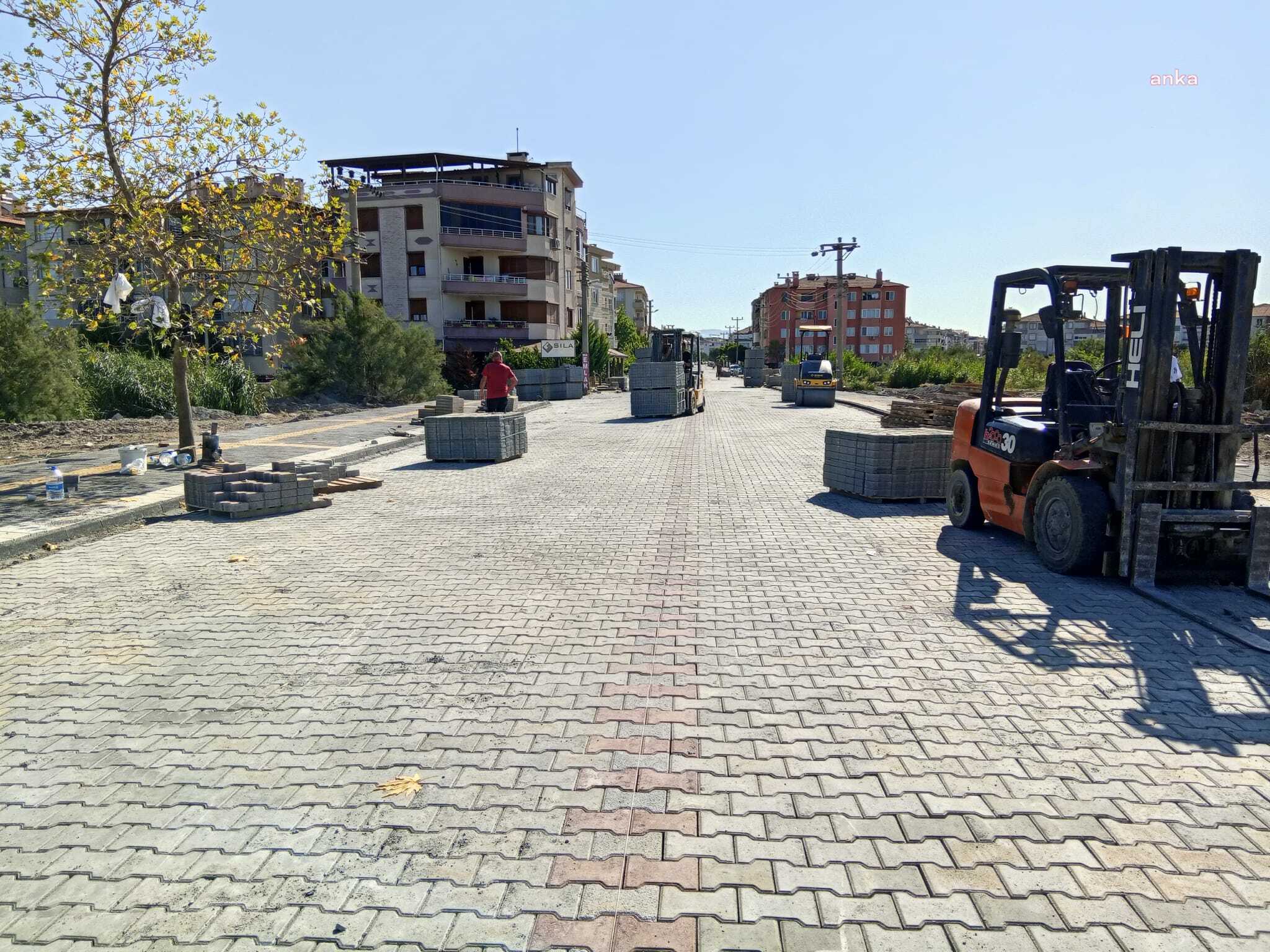 Edremit Belediyesi Fen İşleri Müdürlüğü ekiplerinden ilçe genelinde yoğun mesai