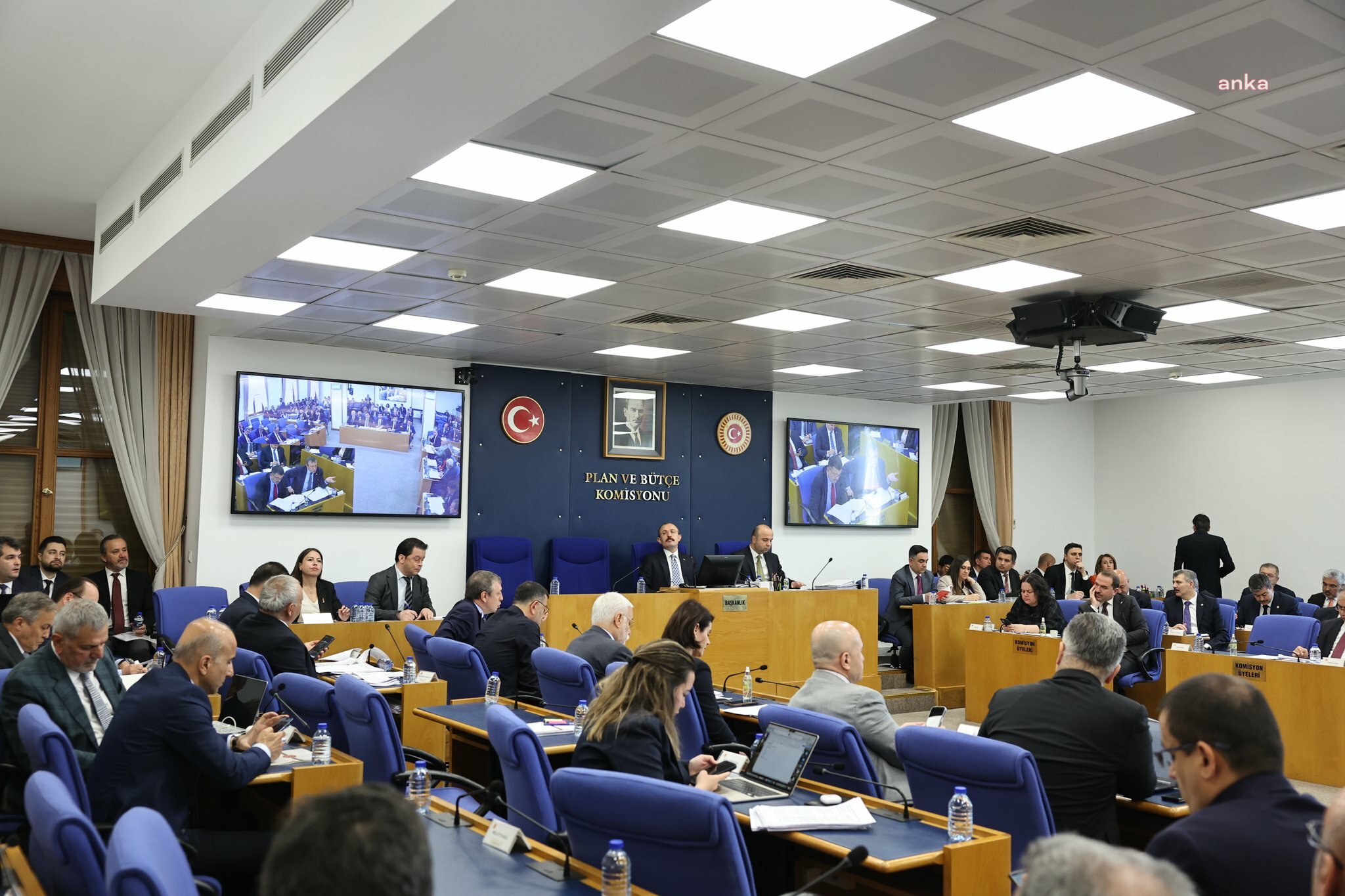 TBMM Plan ve Bütçe Komisyonu'nda milletvekillerinin araba modeli gündem oldu: "On bir yıldır 2014 model arabaya biniyorum, MTV'si ucuz olduğu için tutuyorum"