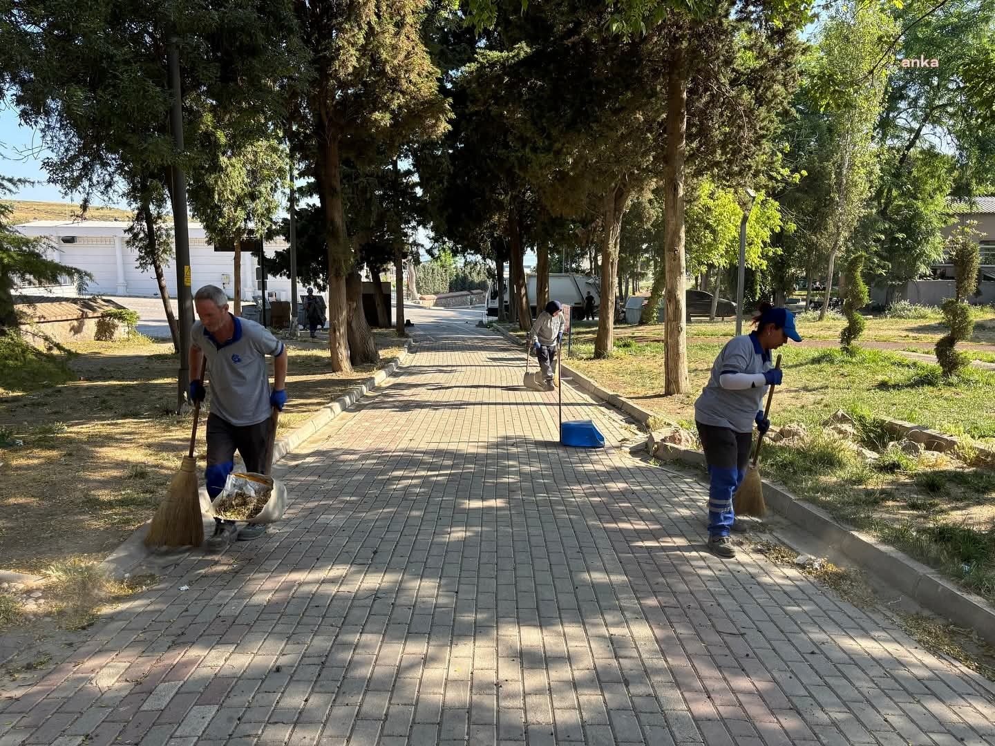 Bandırma Belediyesi'nden Ziraat Bahçesi'nde temizlik